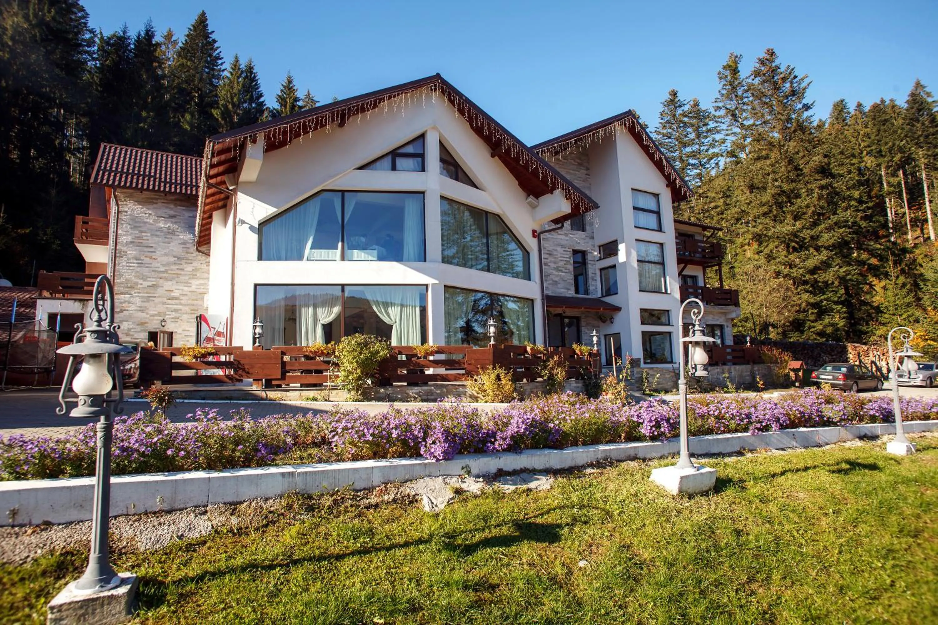 Facade/entrance in Pension Perla Bucovinei