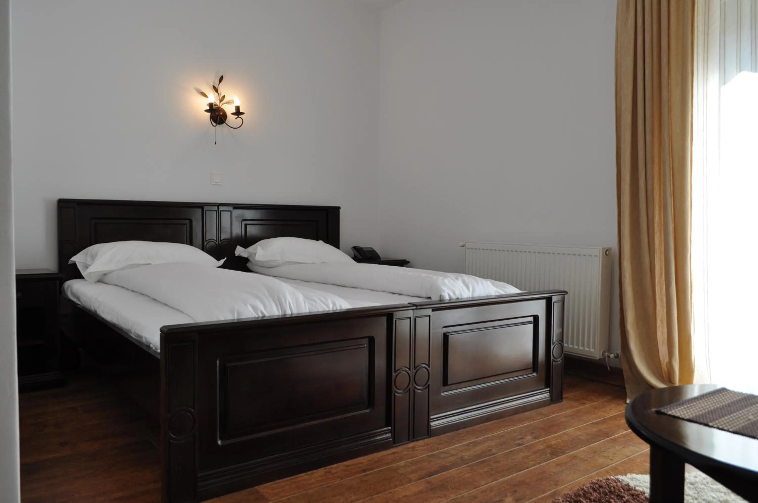 Photo of the whole room, Bed in Pension Perla Bucovinei