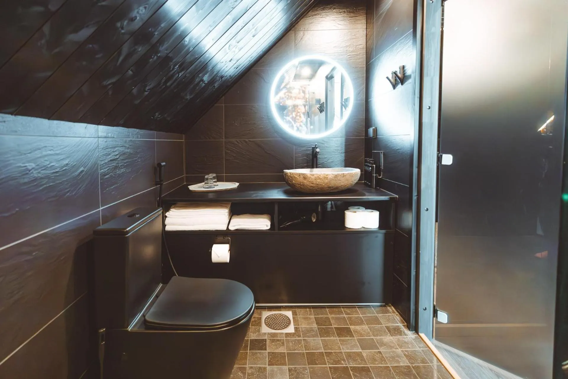 Shower in Apukka Resort