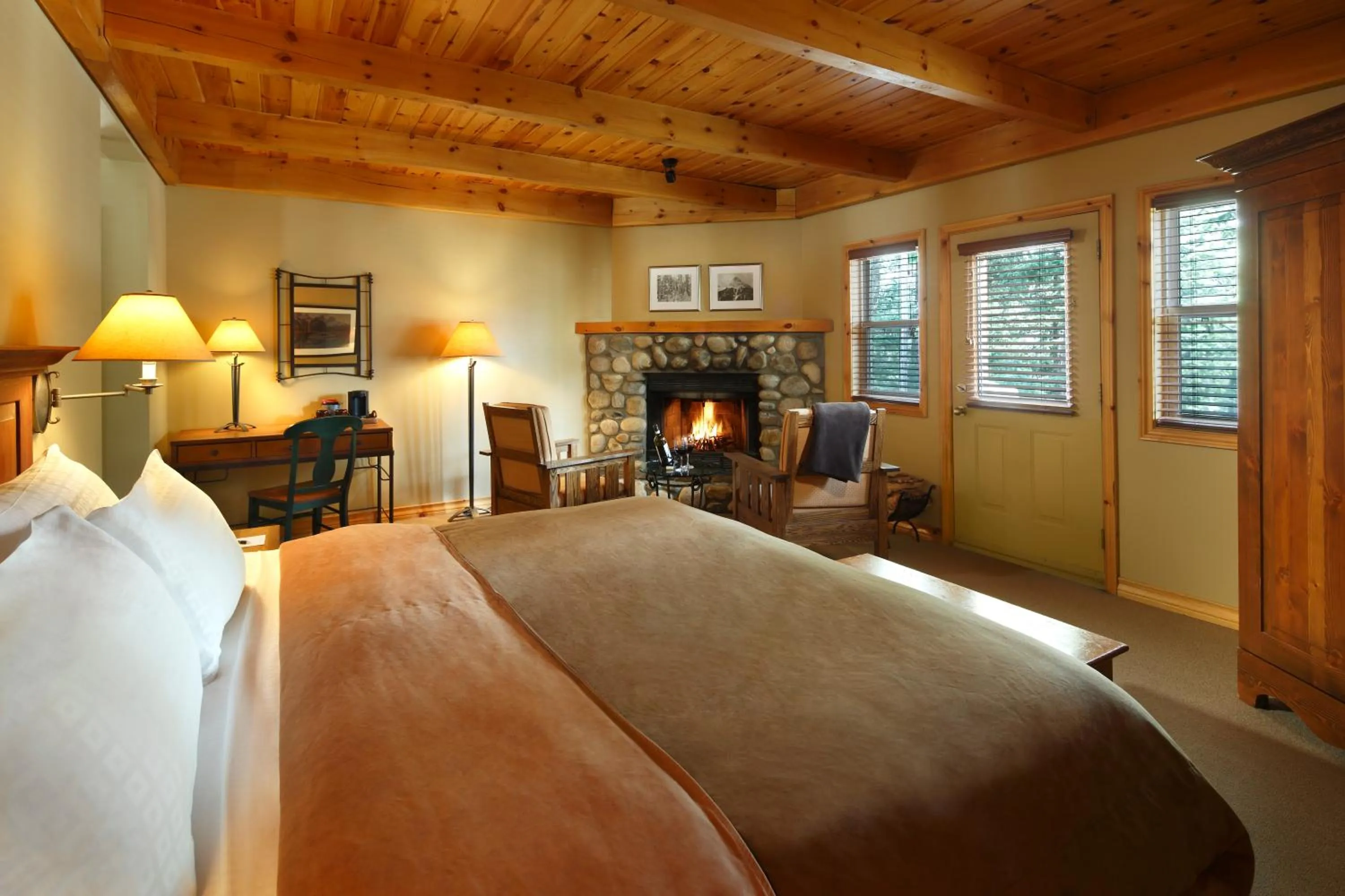 Photo of the whole room in Buffalo Mountain Lodge