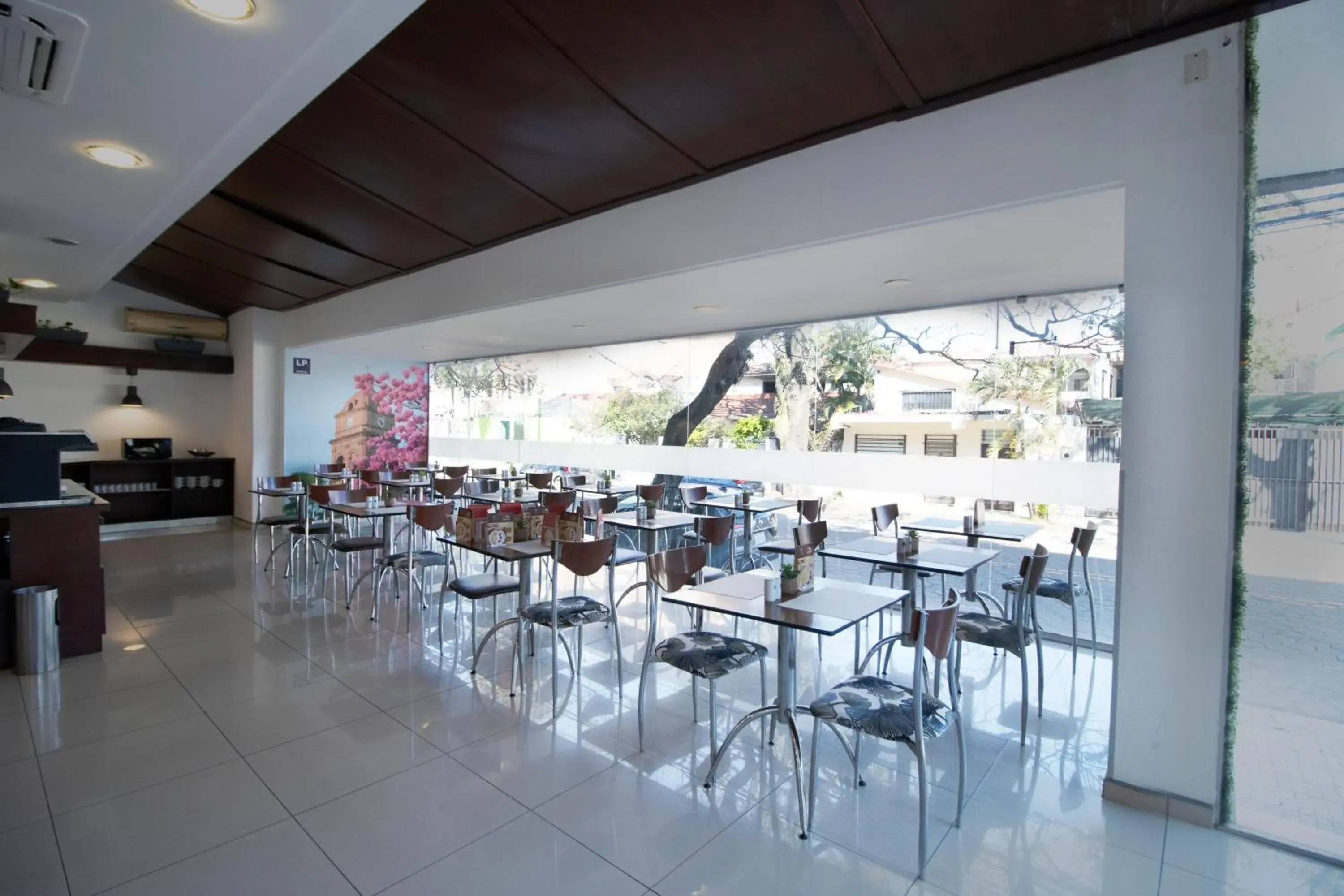 Restaurant/places to eat in Hotel LP Santa Cruz Centro Restaurant/places to eat in Hotel LP Santa Cruz Centro