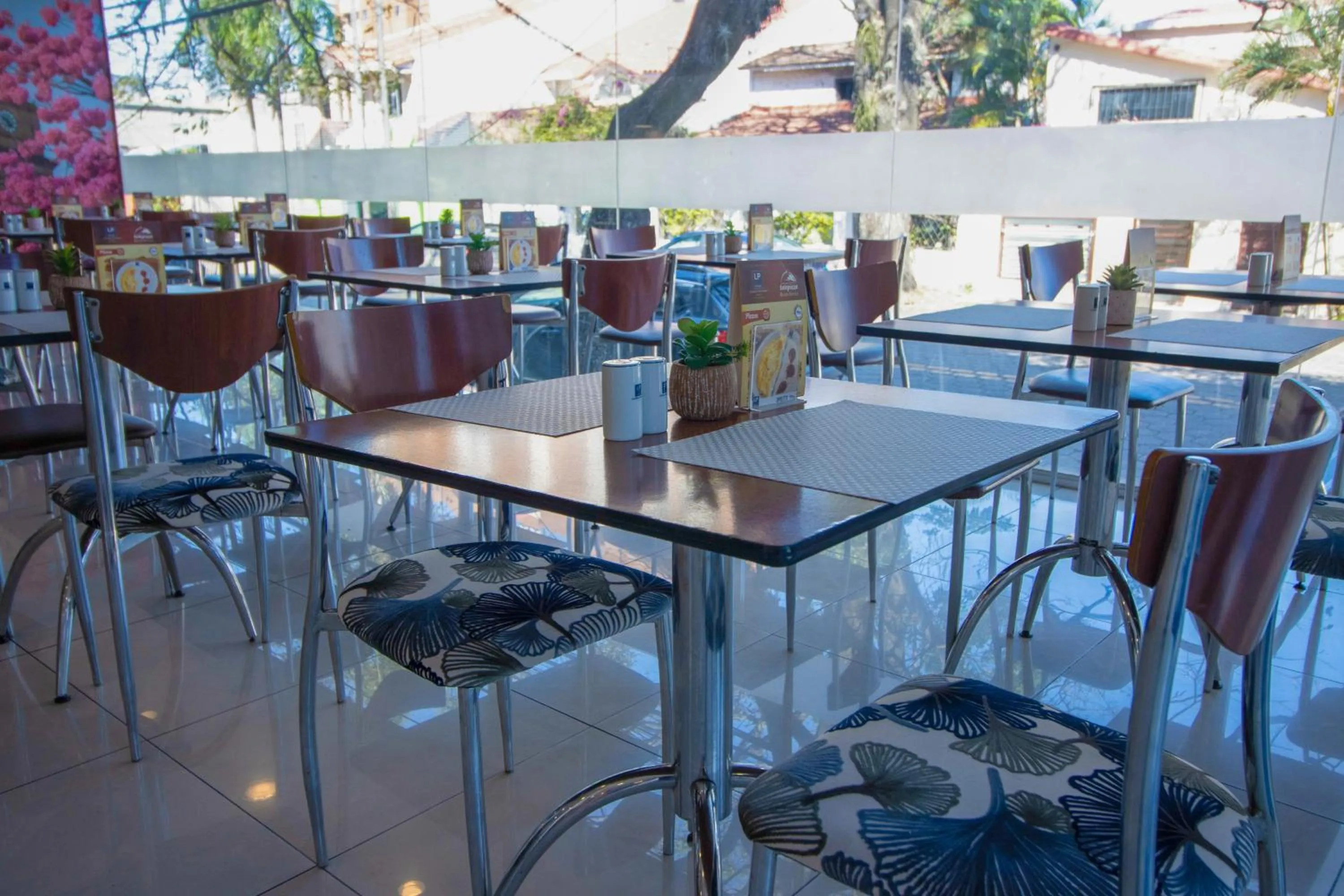 Restaurant/places to eat in Hotel LP Santa Cruz Centro