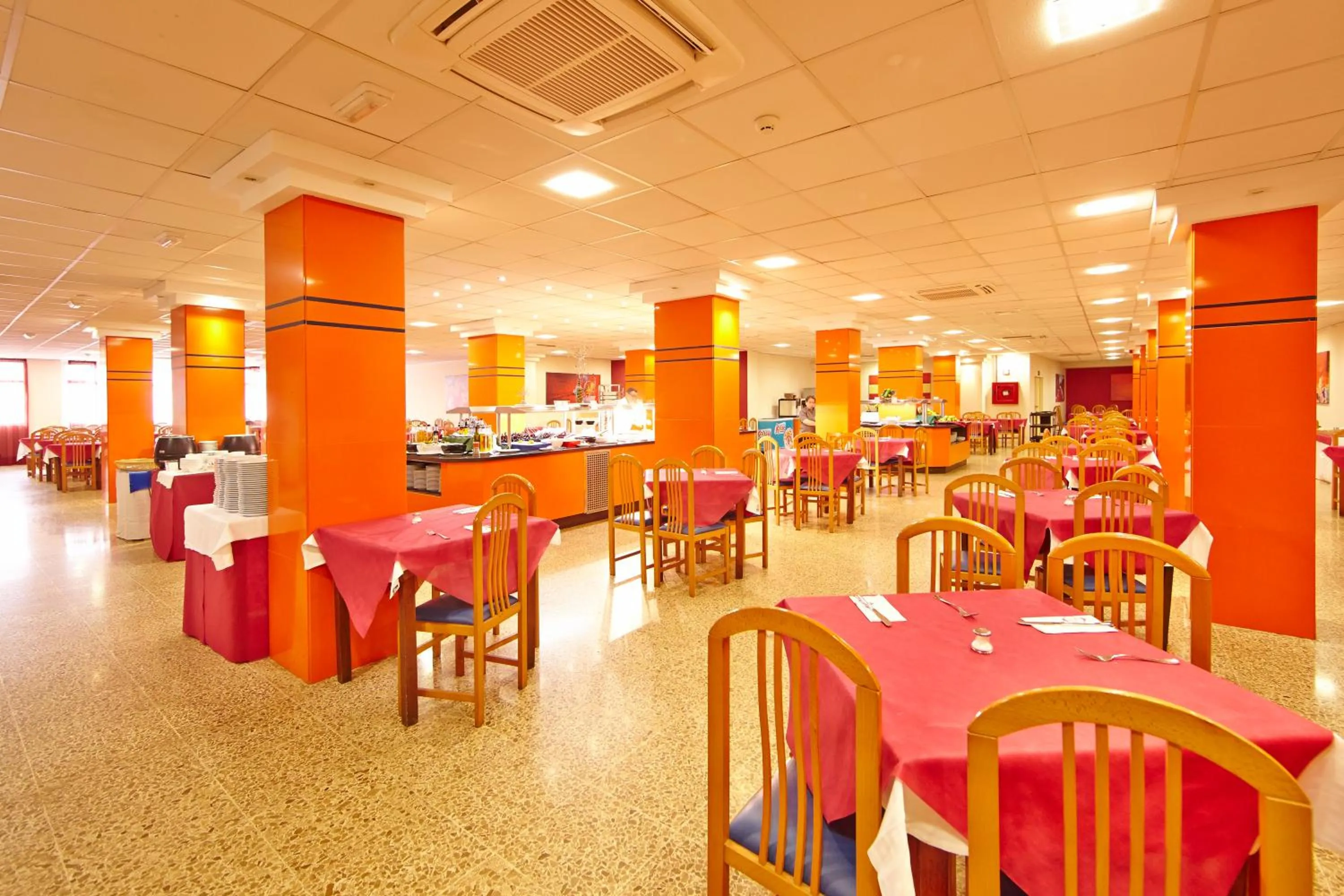 Restaurant/places to eat in MLL Caribbean Bay