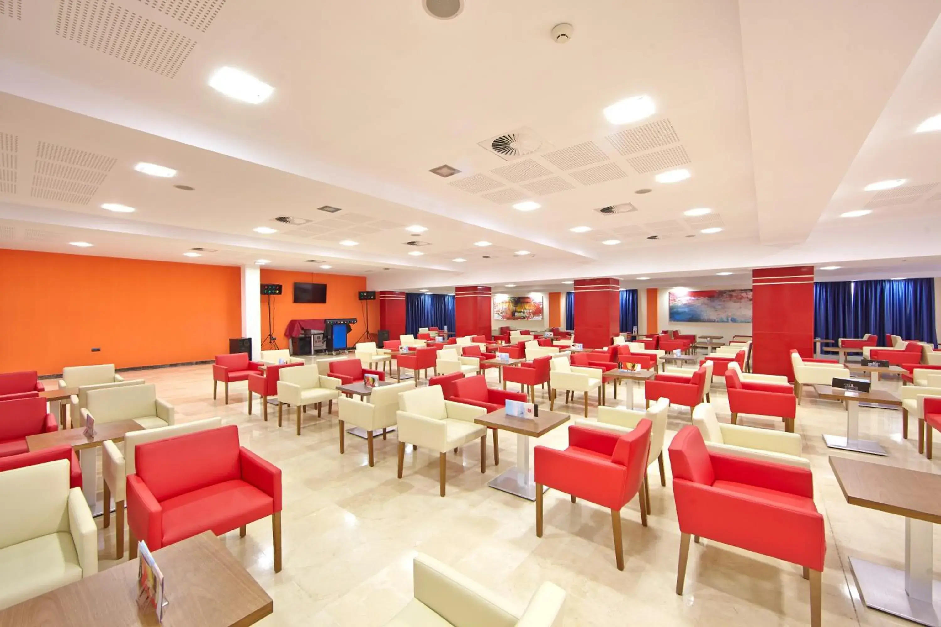 Lounge or bar in MLL Caribbean Bay Lounge or bar in MLL Caribbean Bay