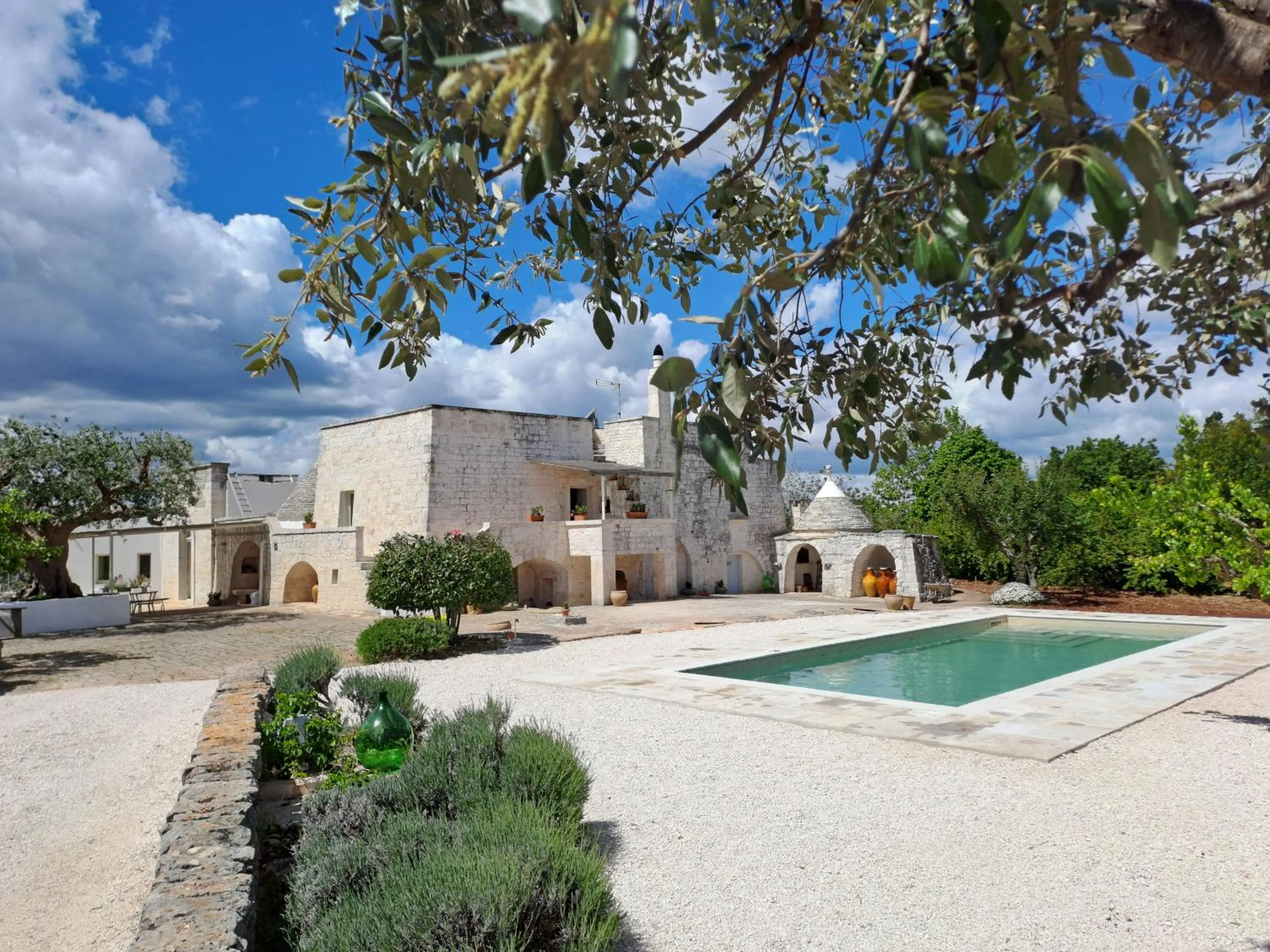 Property building in Pietra Pesara