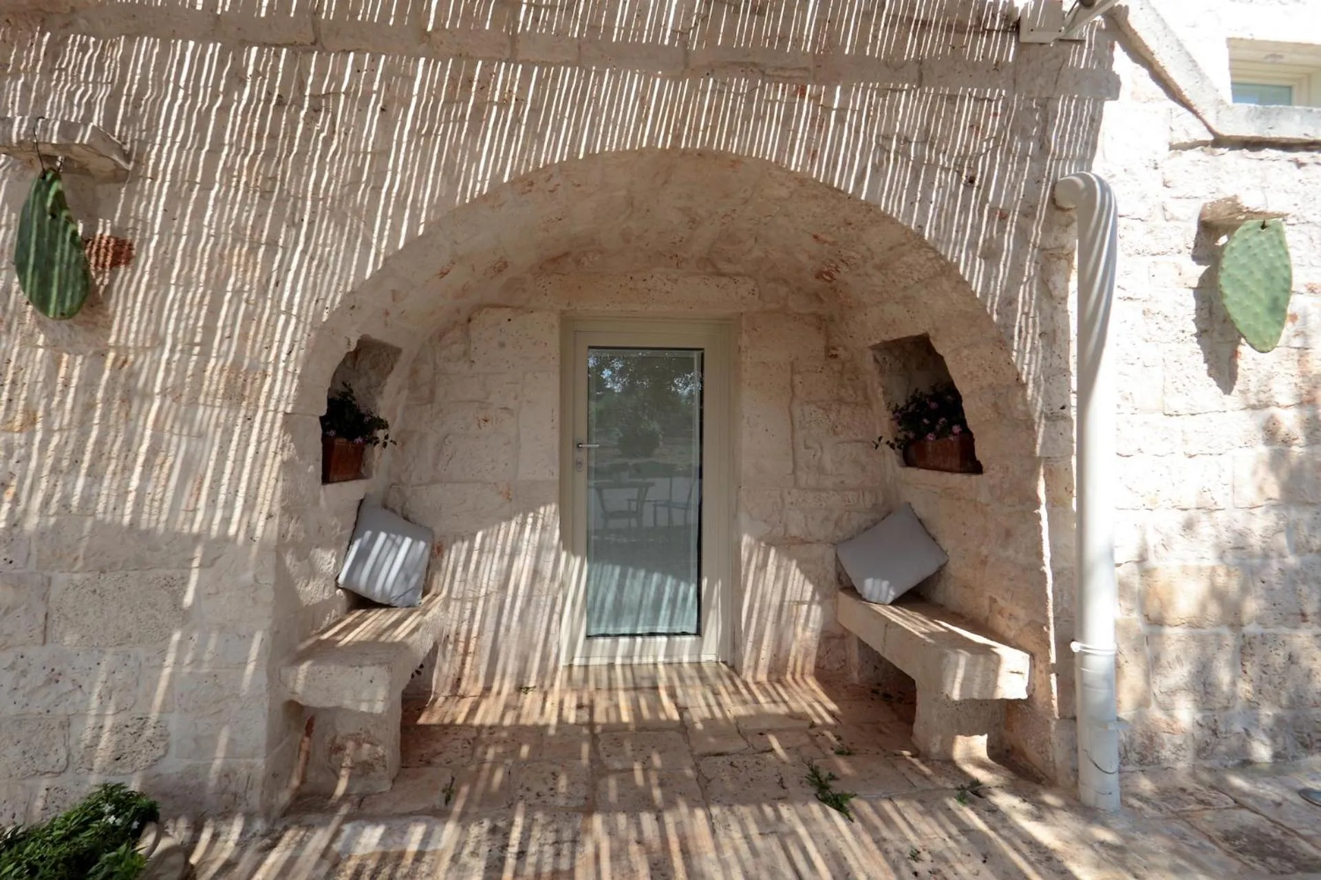 Facade/entrance in Pietra Pesara