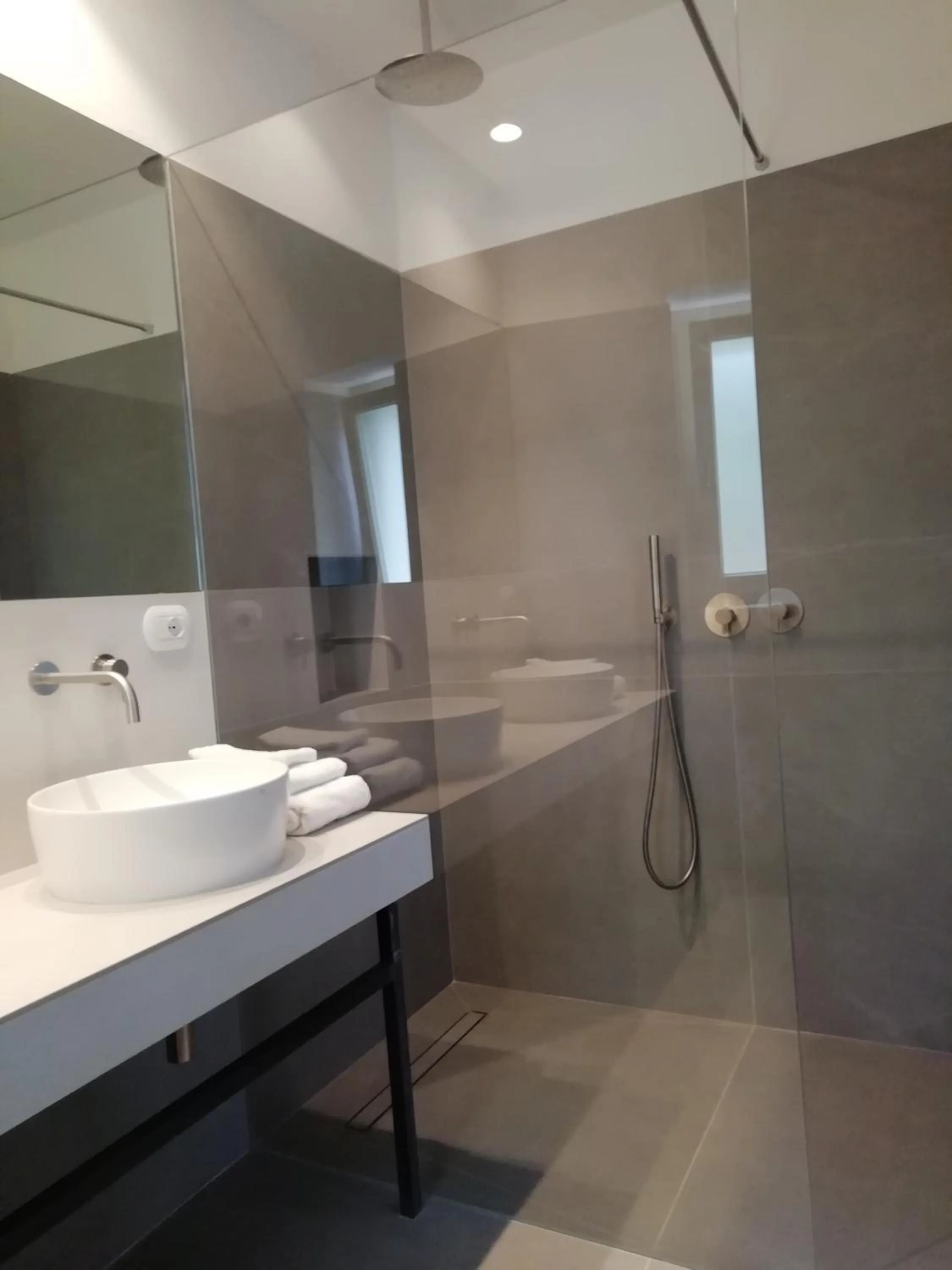 Shower in Pietra Pesara