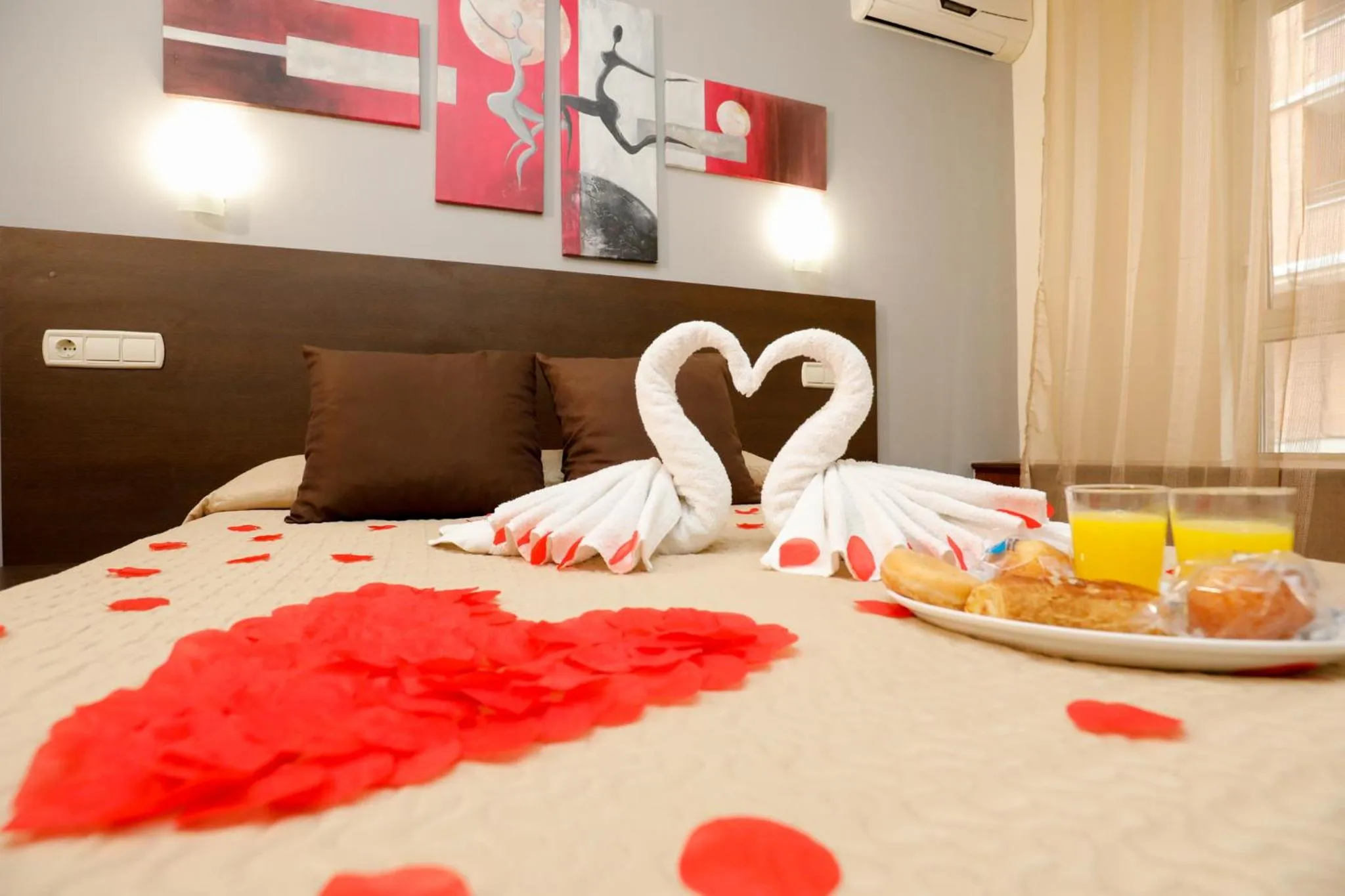 Bed in Hostal Conde David