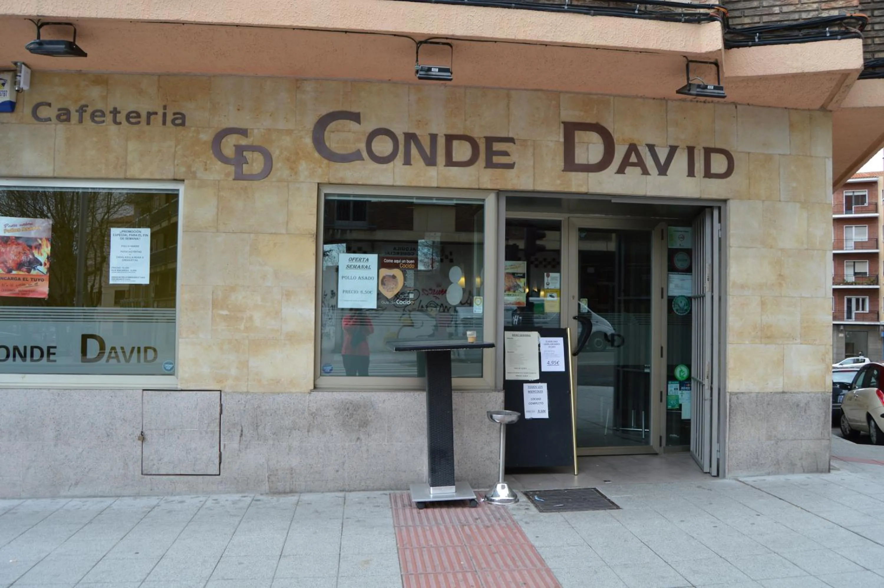 Restaurant/places to eat in Hostal Conde David