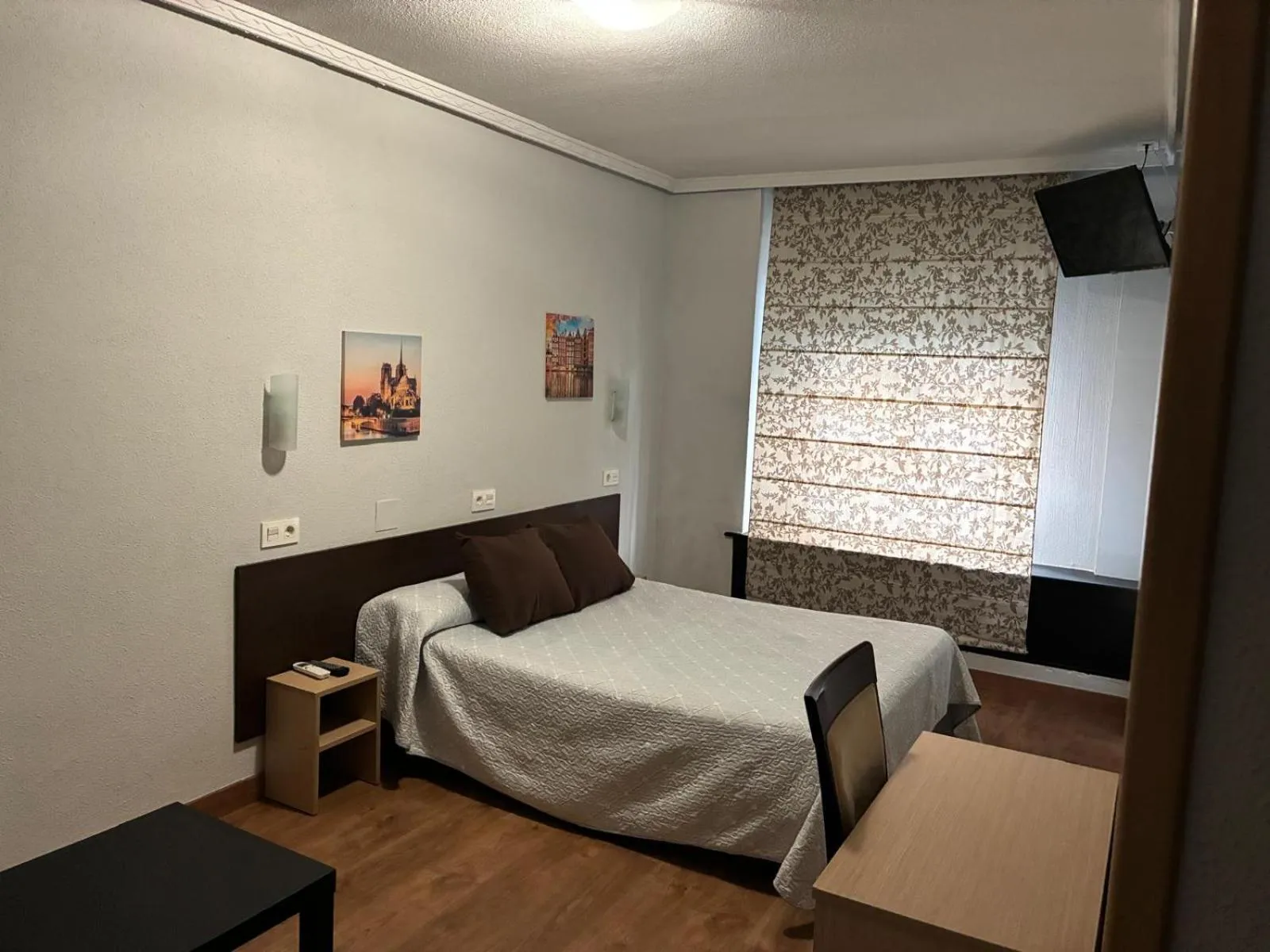 Bed in Hostal Conde David