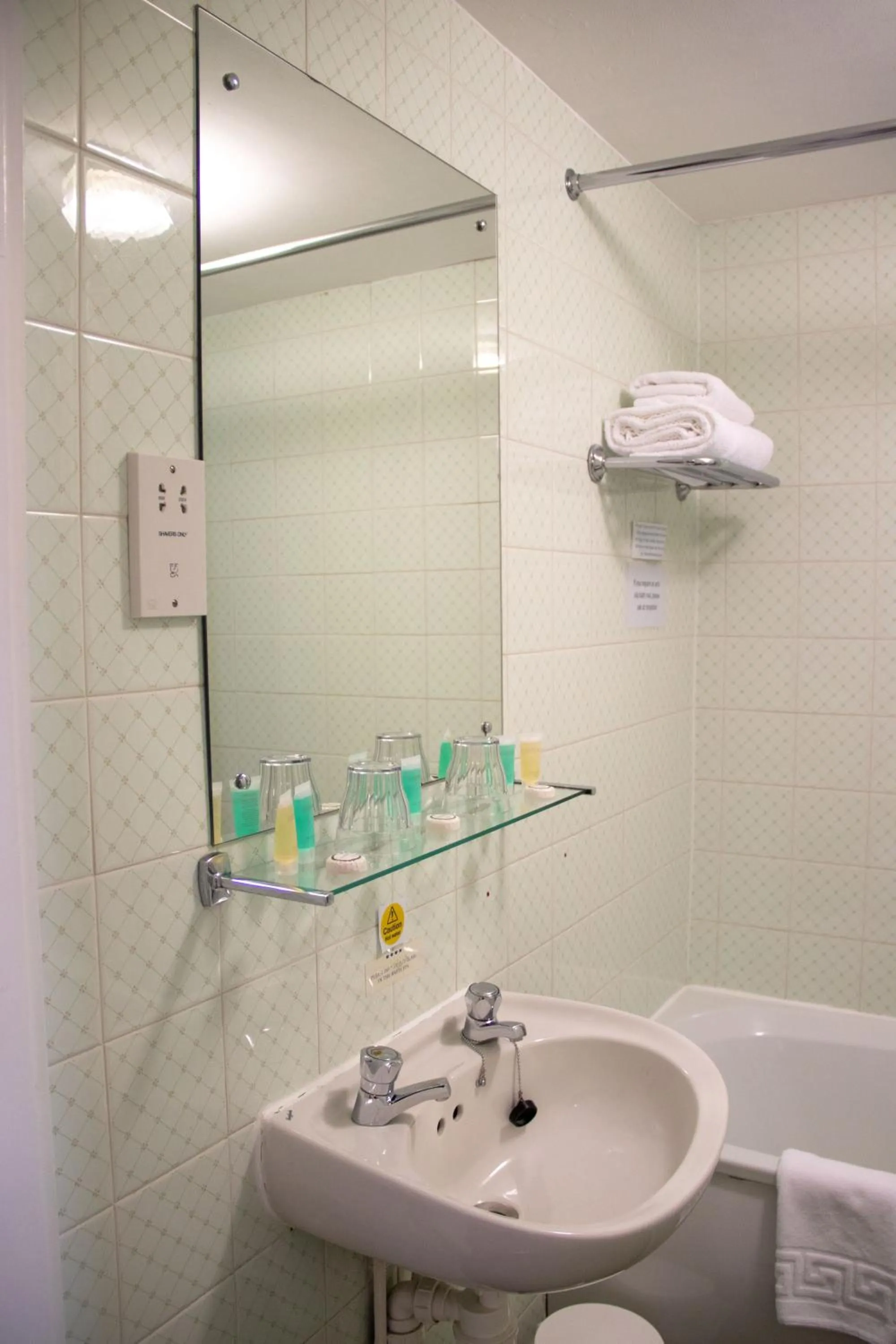 Bathroom in Alma Lodge Hotel