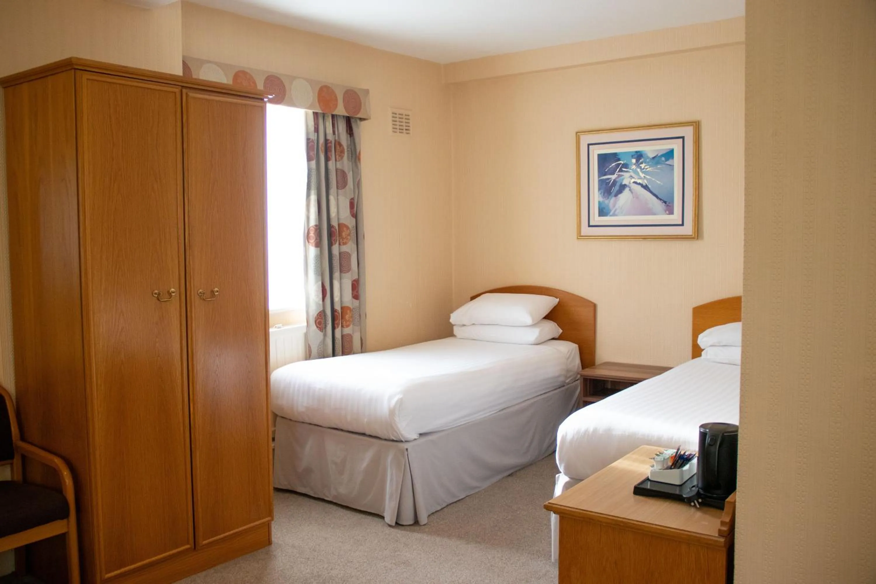 Bedroom, Bed in Alma Lodge Hotel