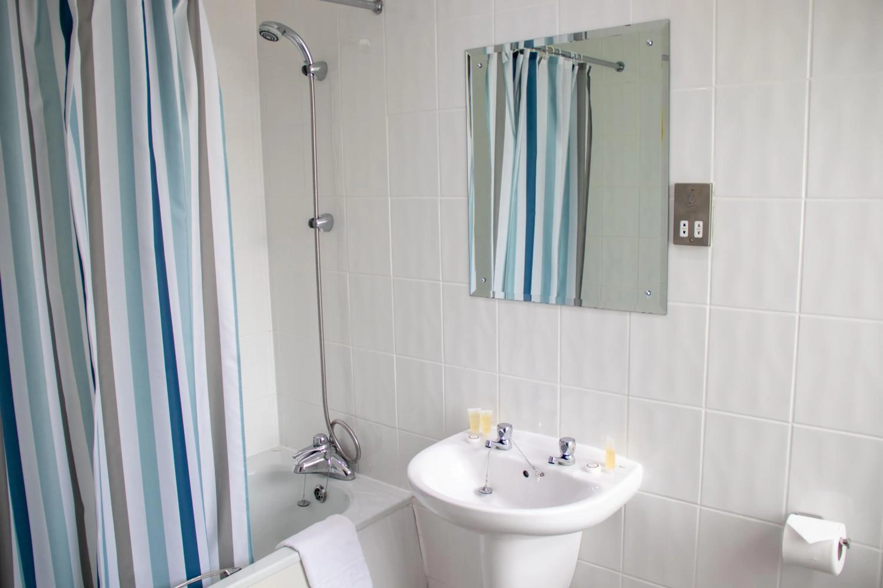 Bathroom in Alma Lodge Hotel