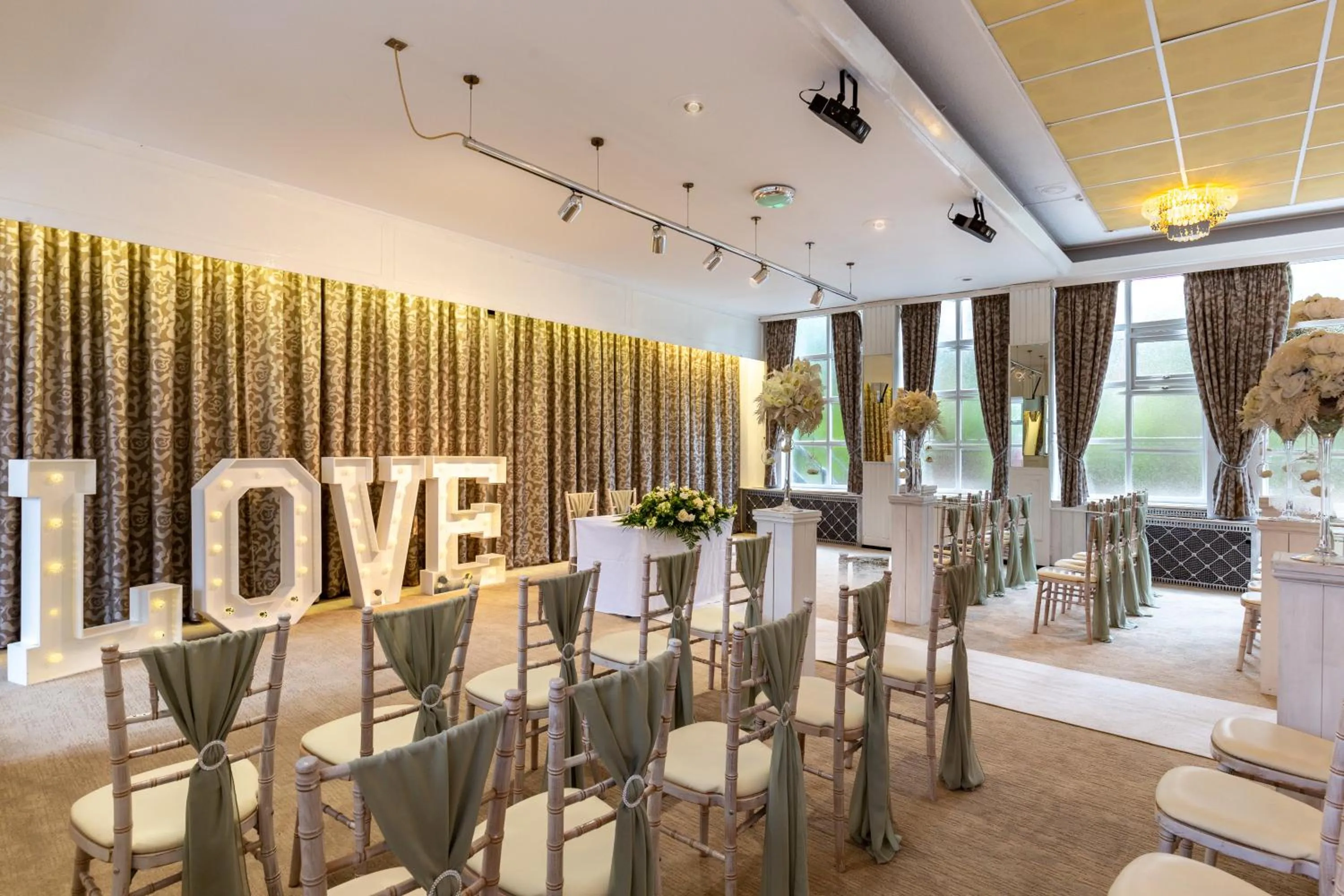 Property building in Alma Lodge Hotel