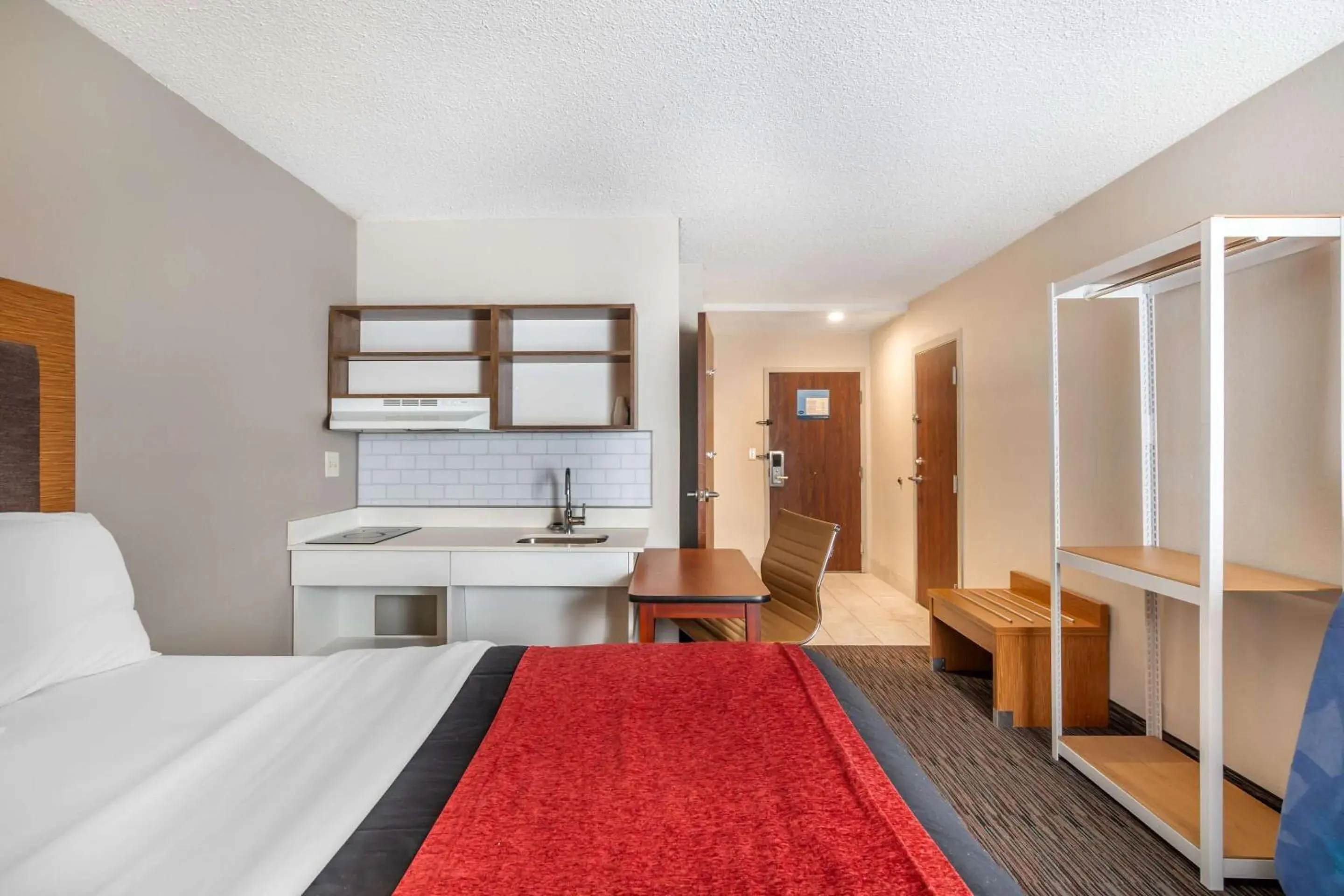 Bedroom, Bed in MainStay Suites Springfield IL Bedroom, Bed in MainStay Suites Springfield IL