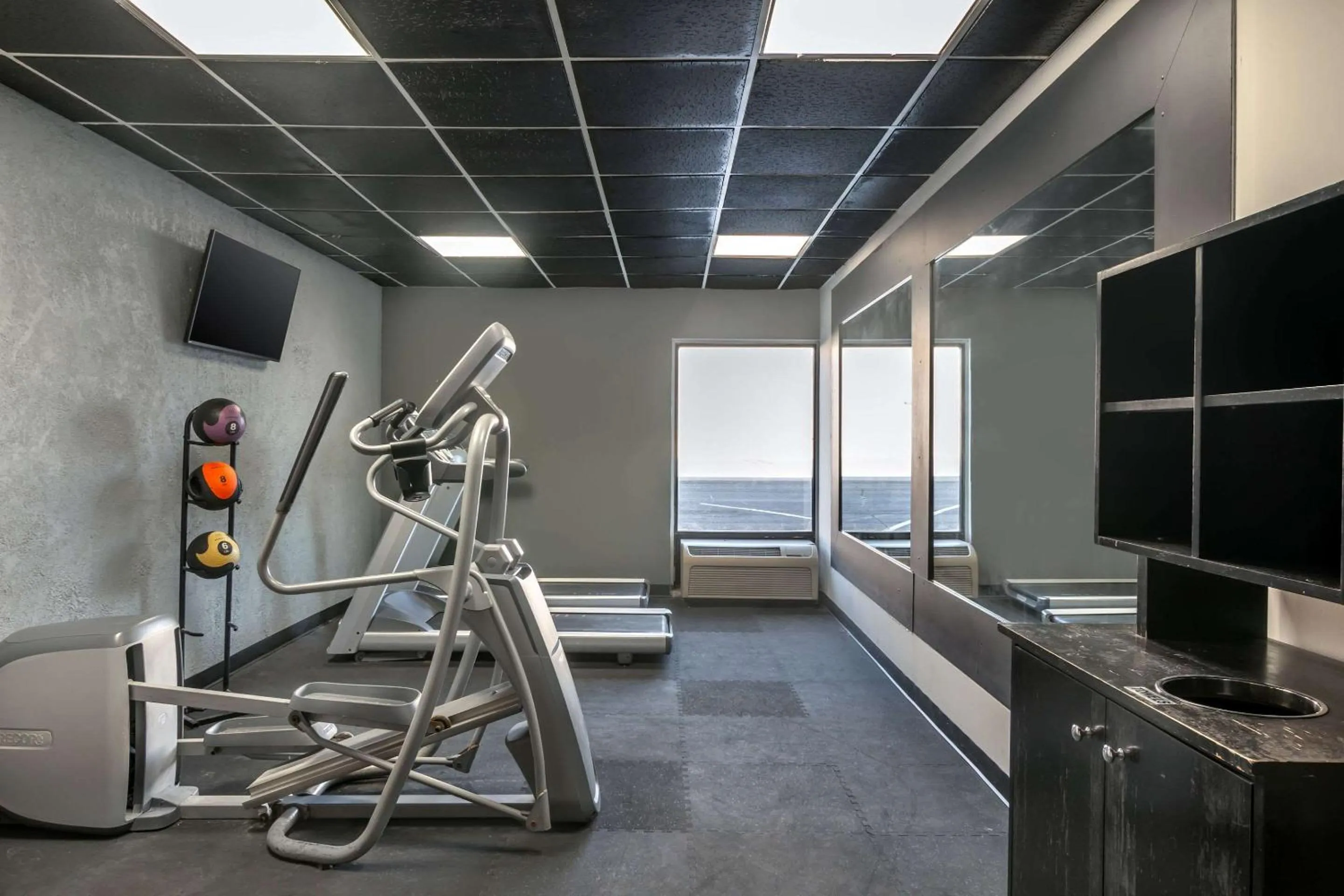 Fitness centre/facilities in MainStay Suites Springfield IL