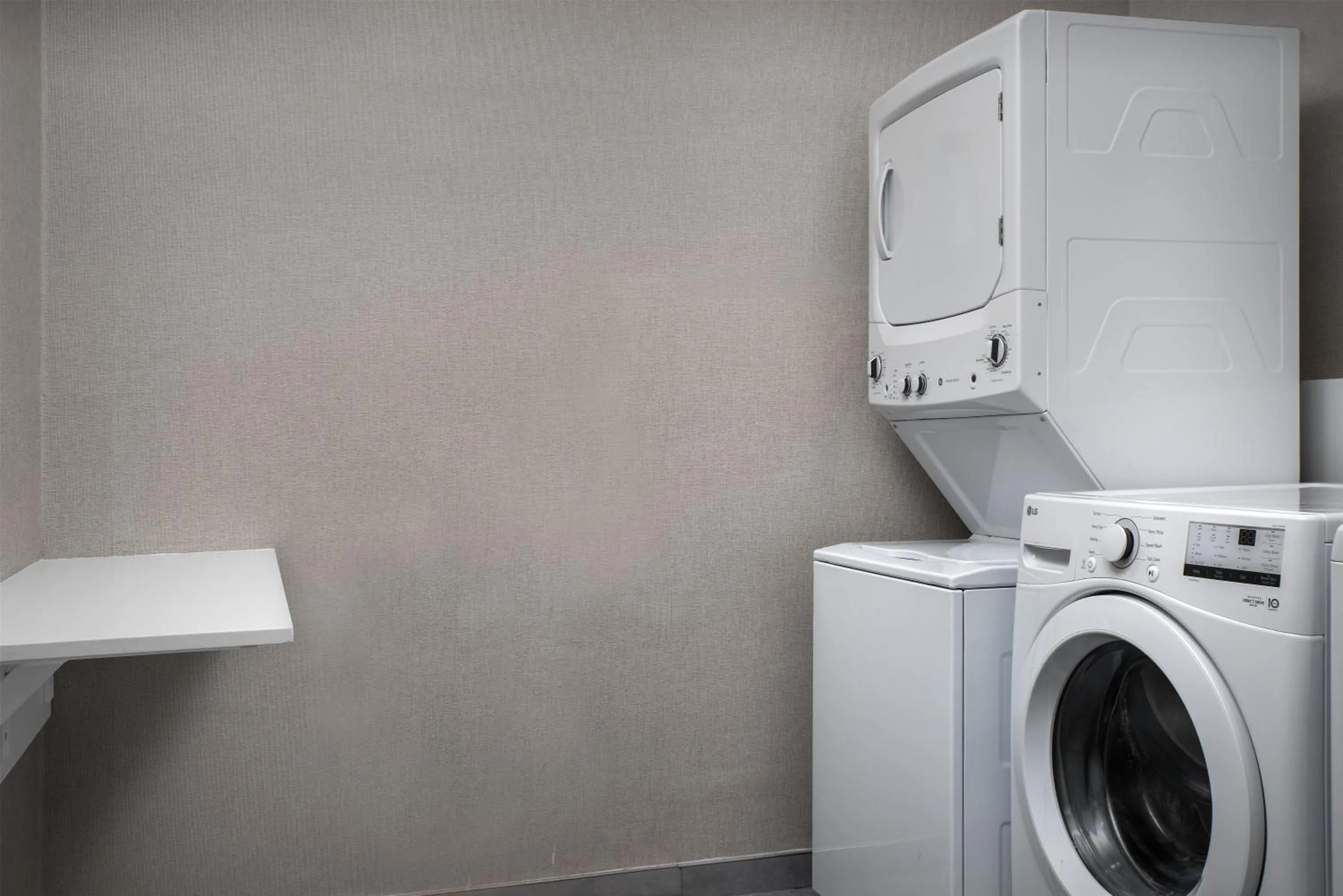 laundry in Hampton Inn & Suites Lakeland-South Polk Parkway