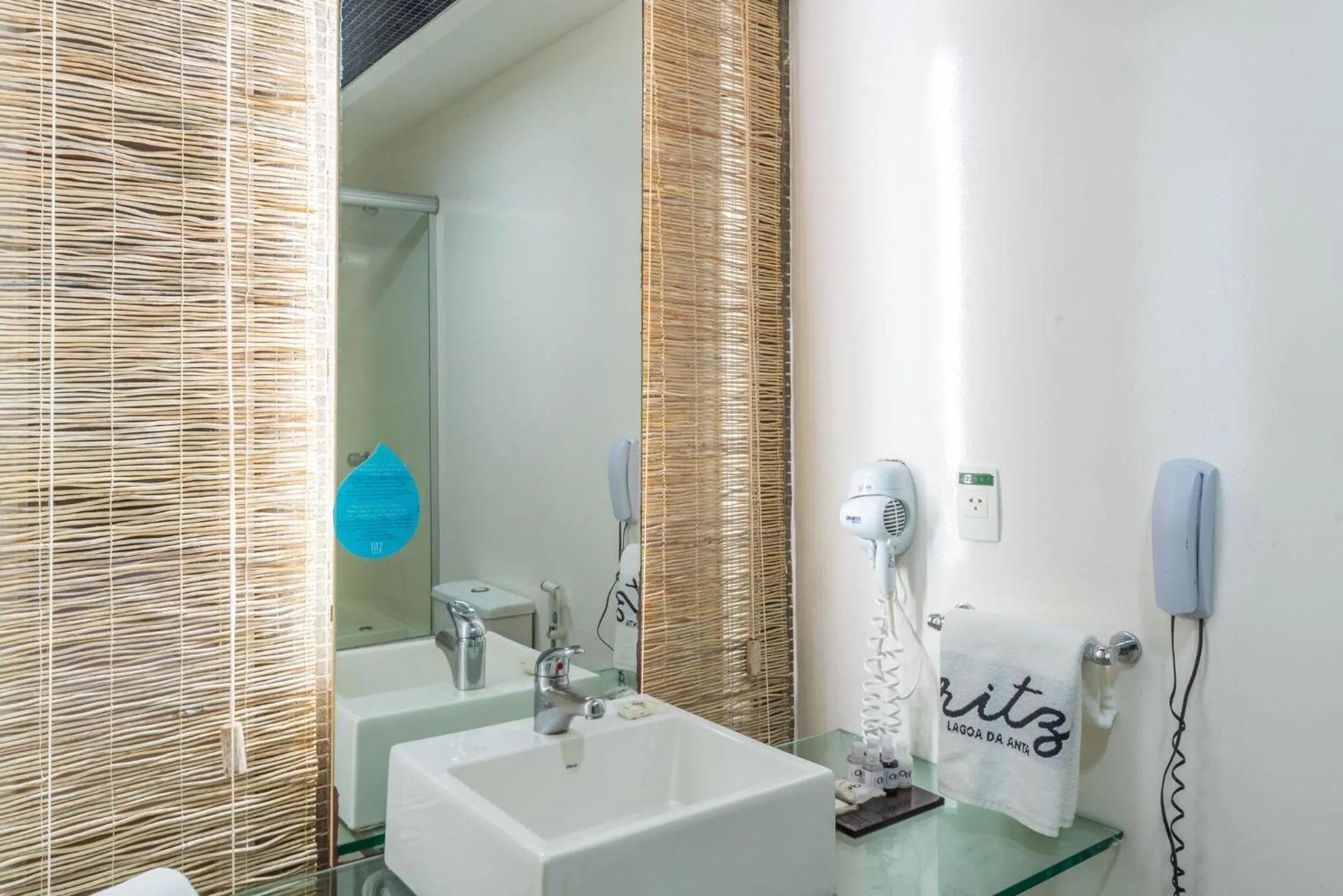 Bathroom in Ritz Lagoa da Anta Hotel & SPA