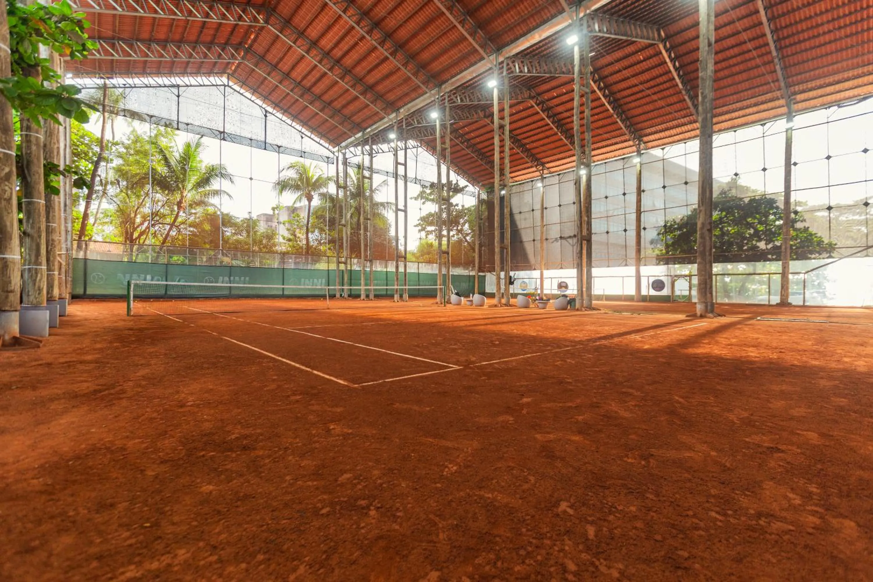 Tennis court in Ritz Lagoa da Anta Hotel & SPA