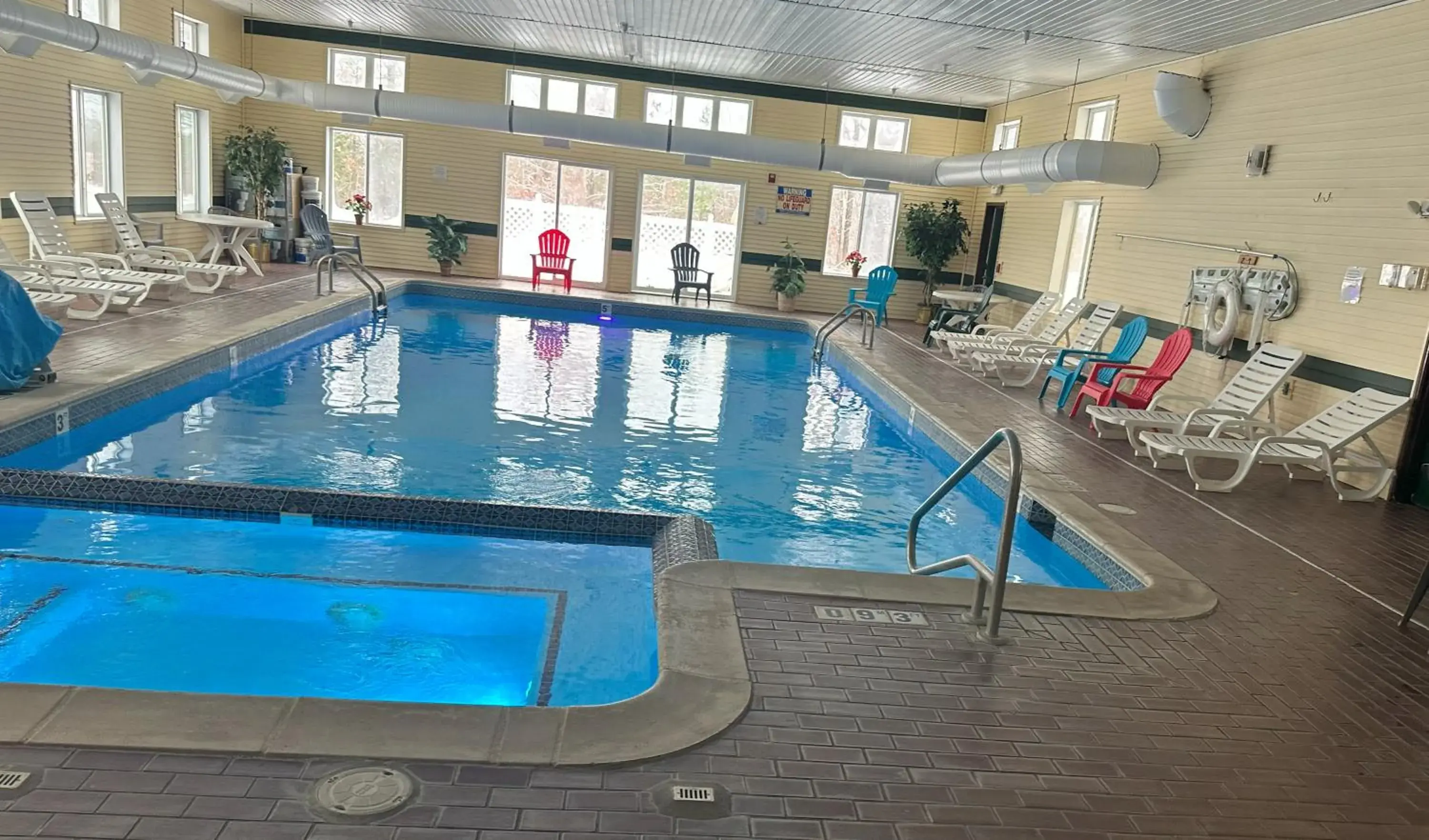 Swimming pool in Hometown Inn Indian River Swimming pool in Hometown Inn Indian River