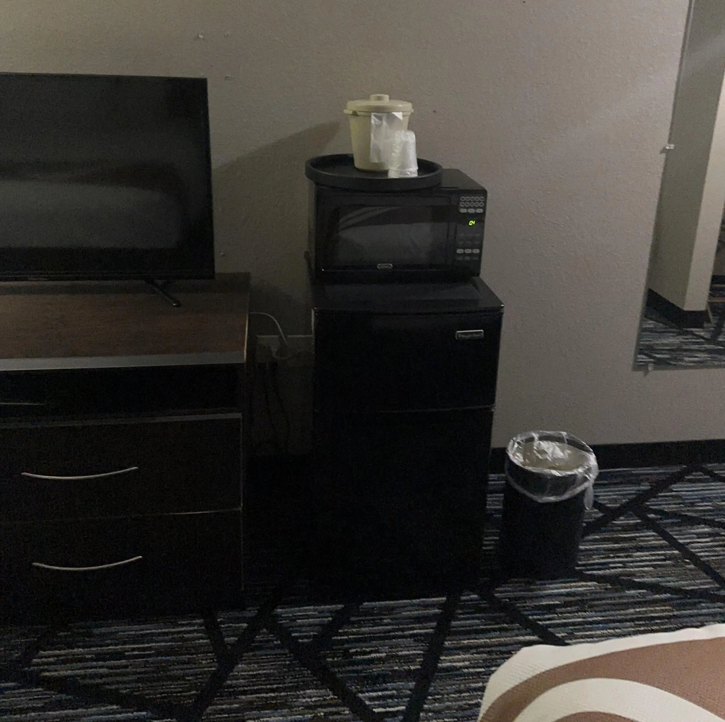 microwave in Hometown Inn Indian River