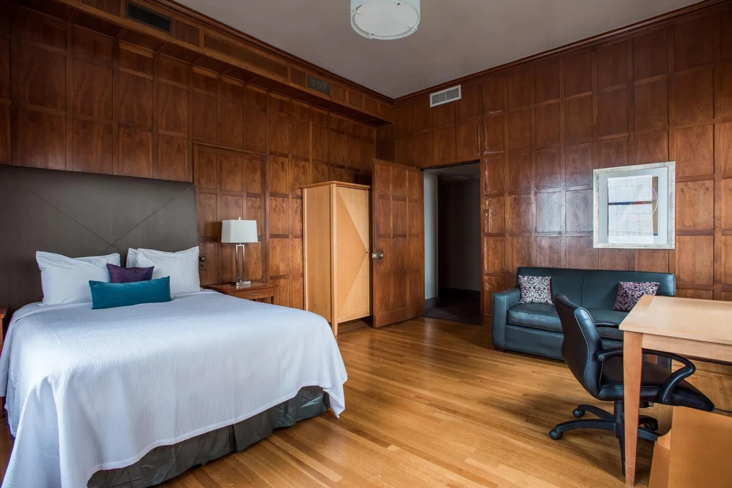 Bed in Magnolia Hotel Downtown Dallas