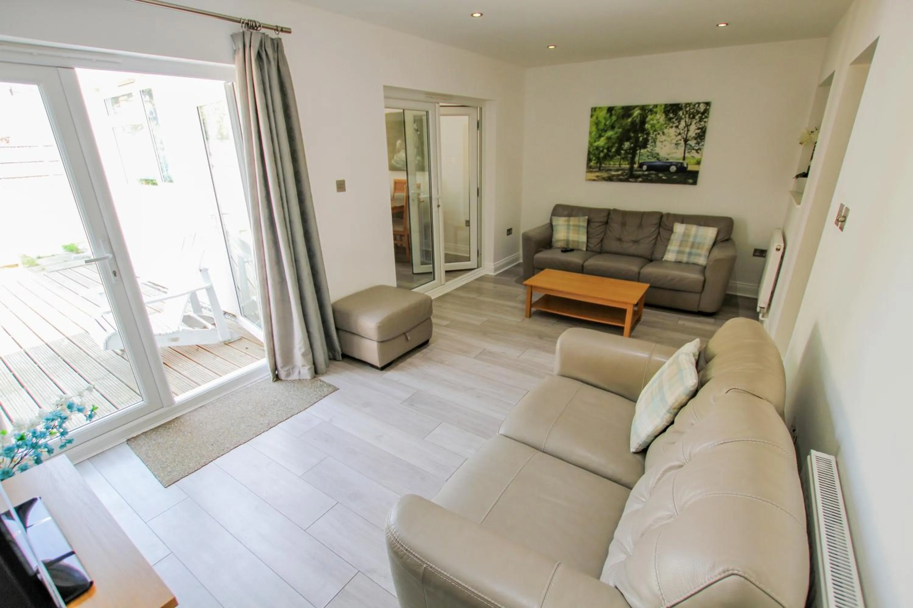 Living room in Airport Reach