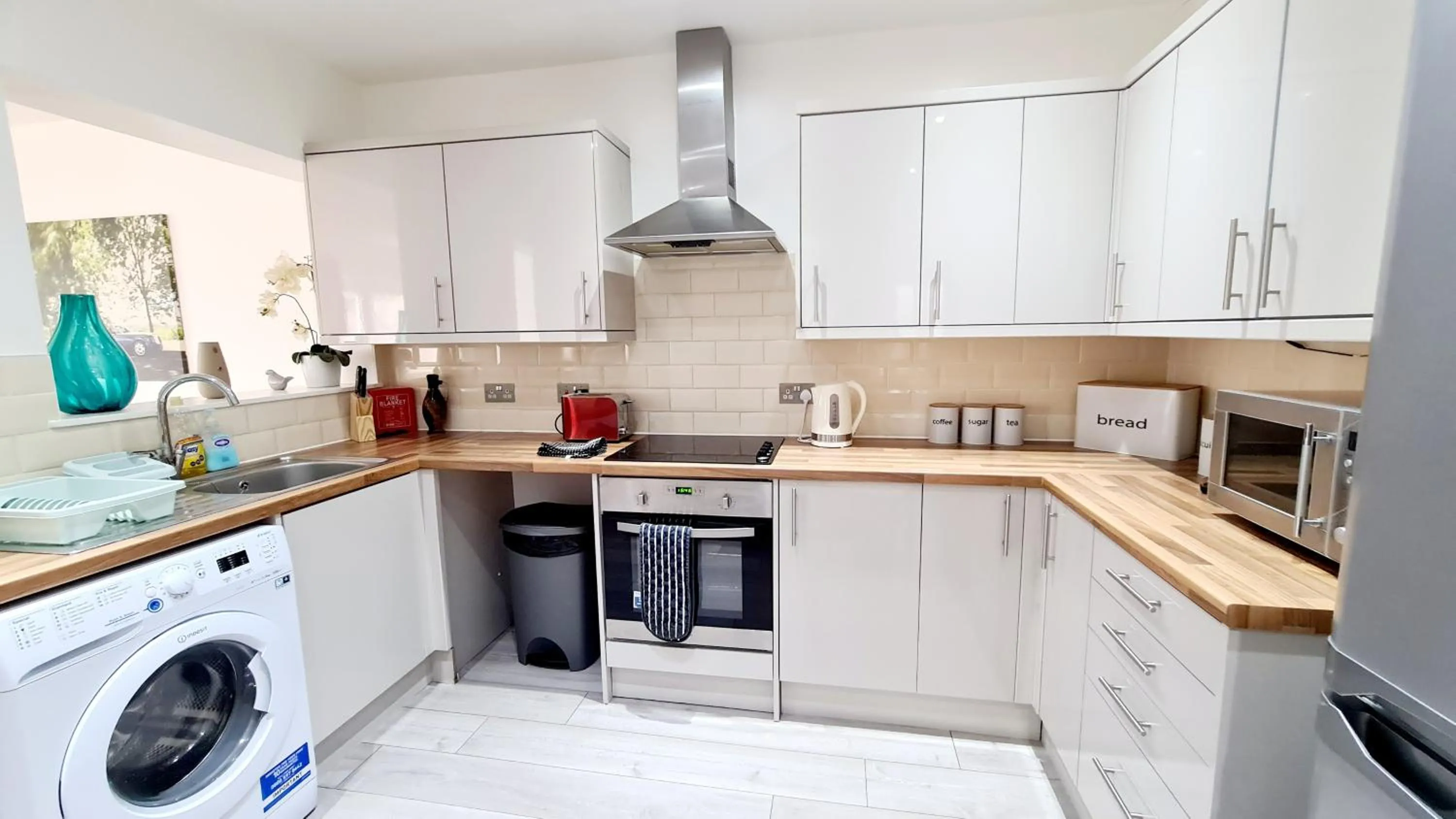 Kitchen or kitchenette in Airport Reach