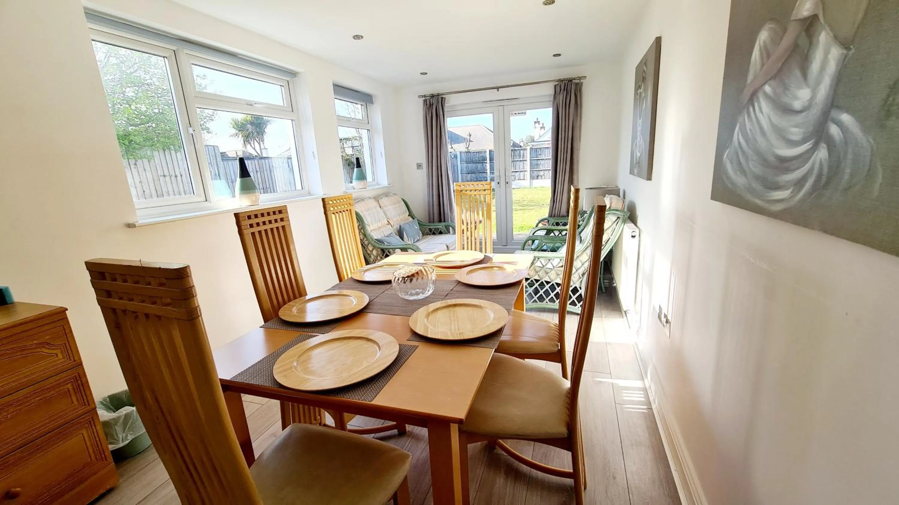 Dining area in Airport Reach