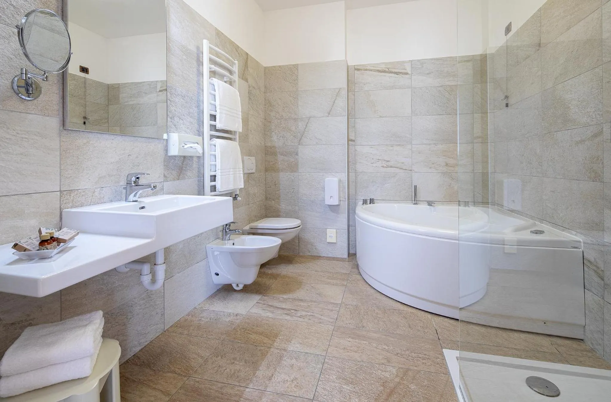 Hot Tub in Regent's Hotel