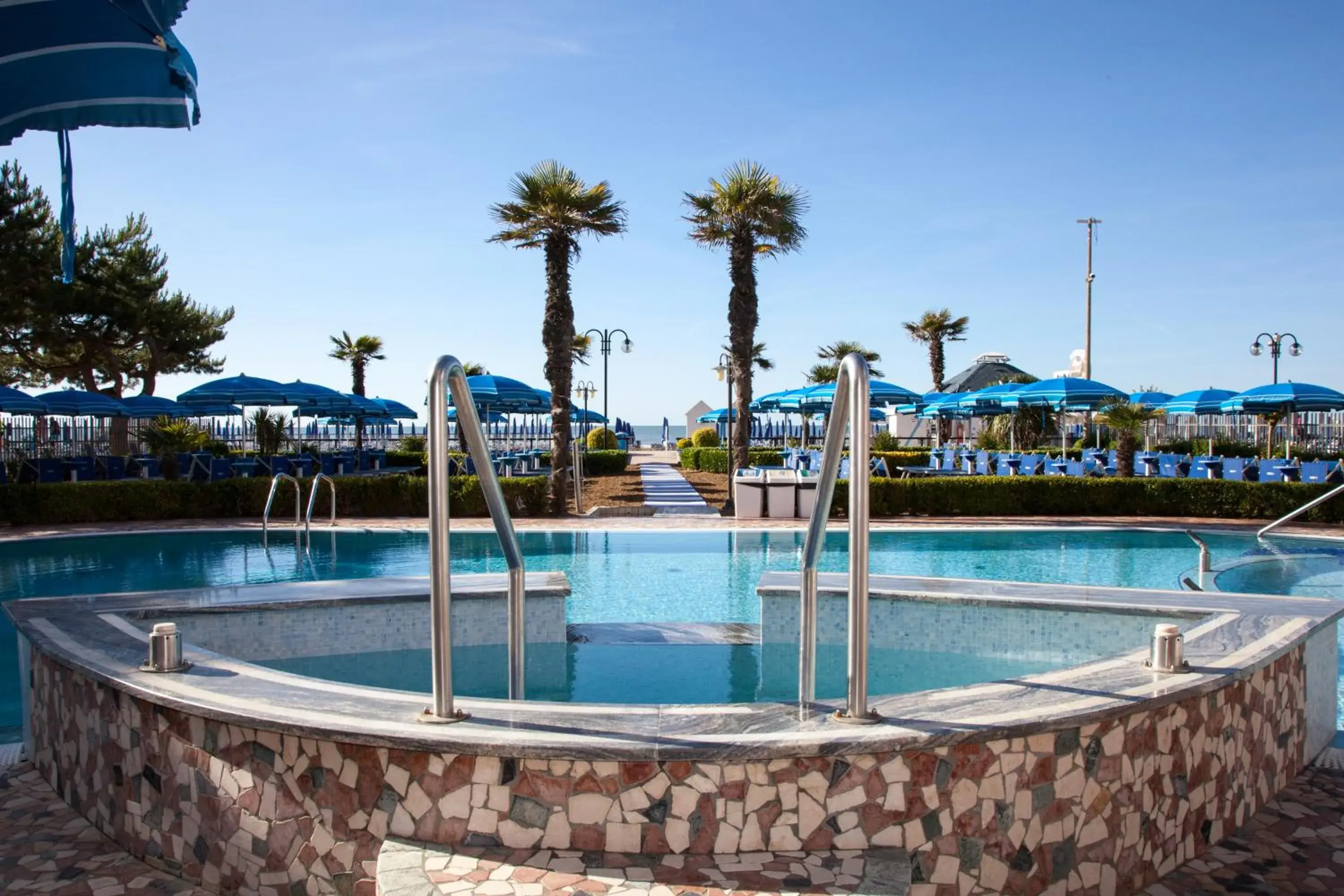 Swimming Pool in Regent's Hotel