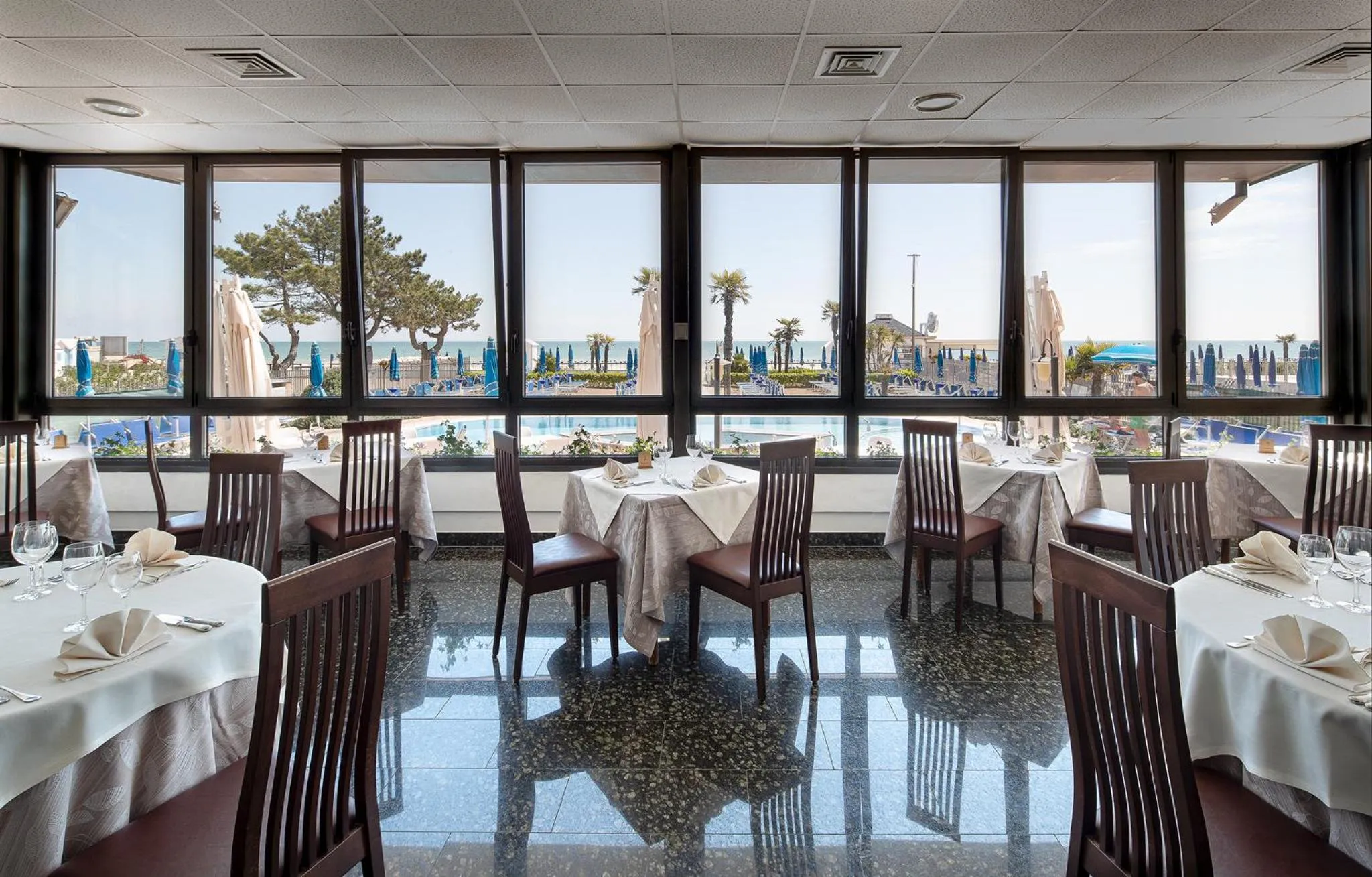 Restaurant/places to eat in Regent's Hotel