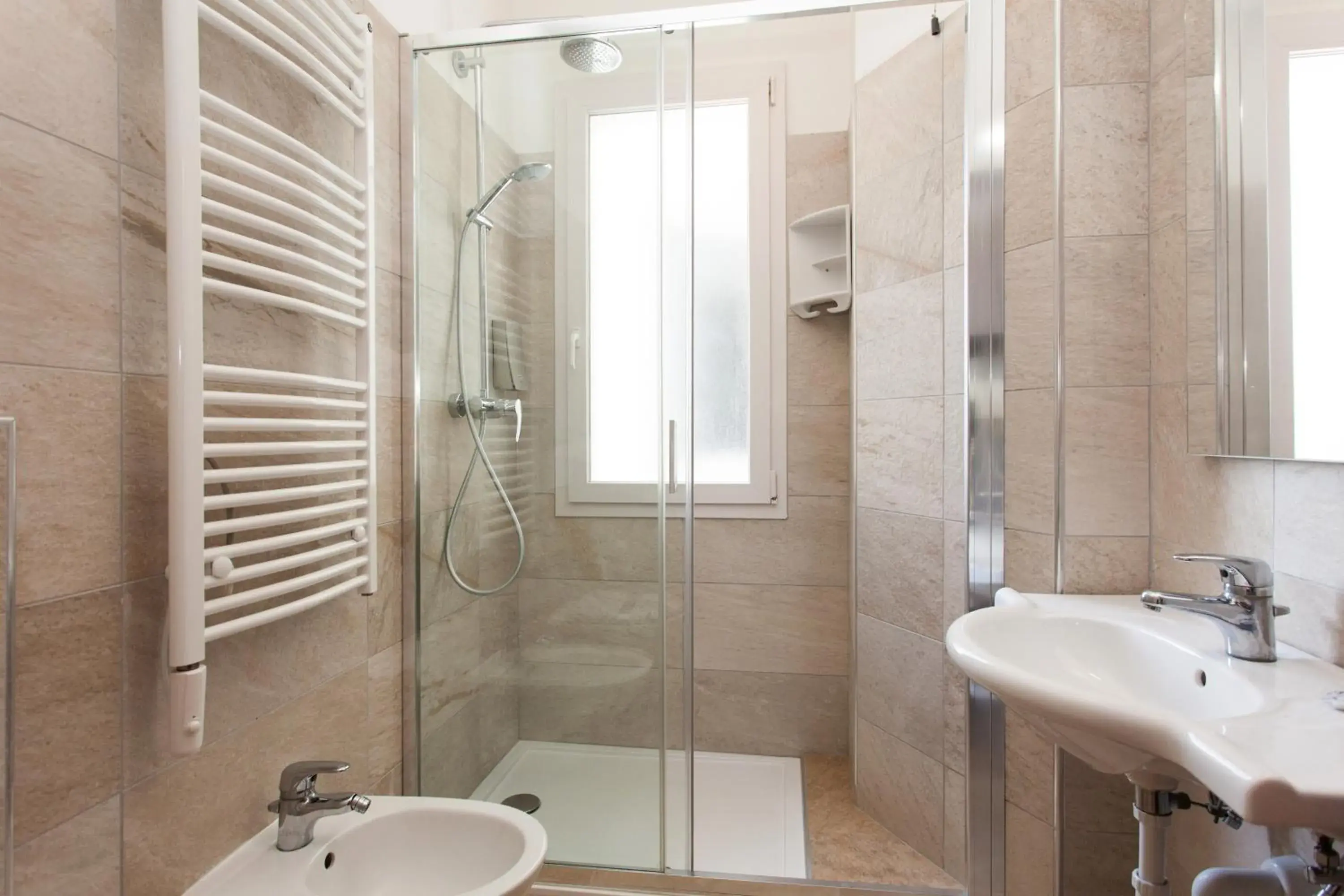 Bathroom in Regent's Hotel