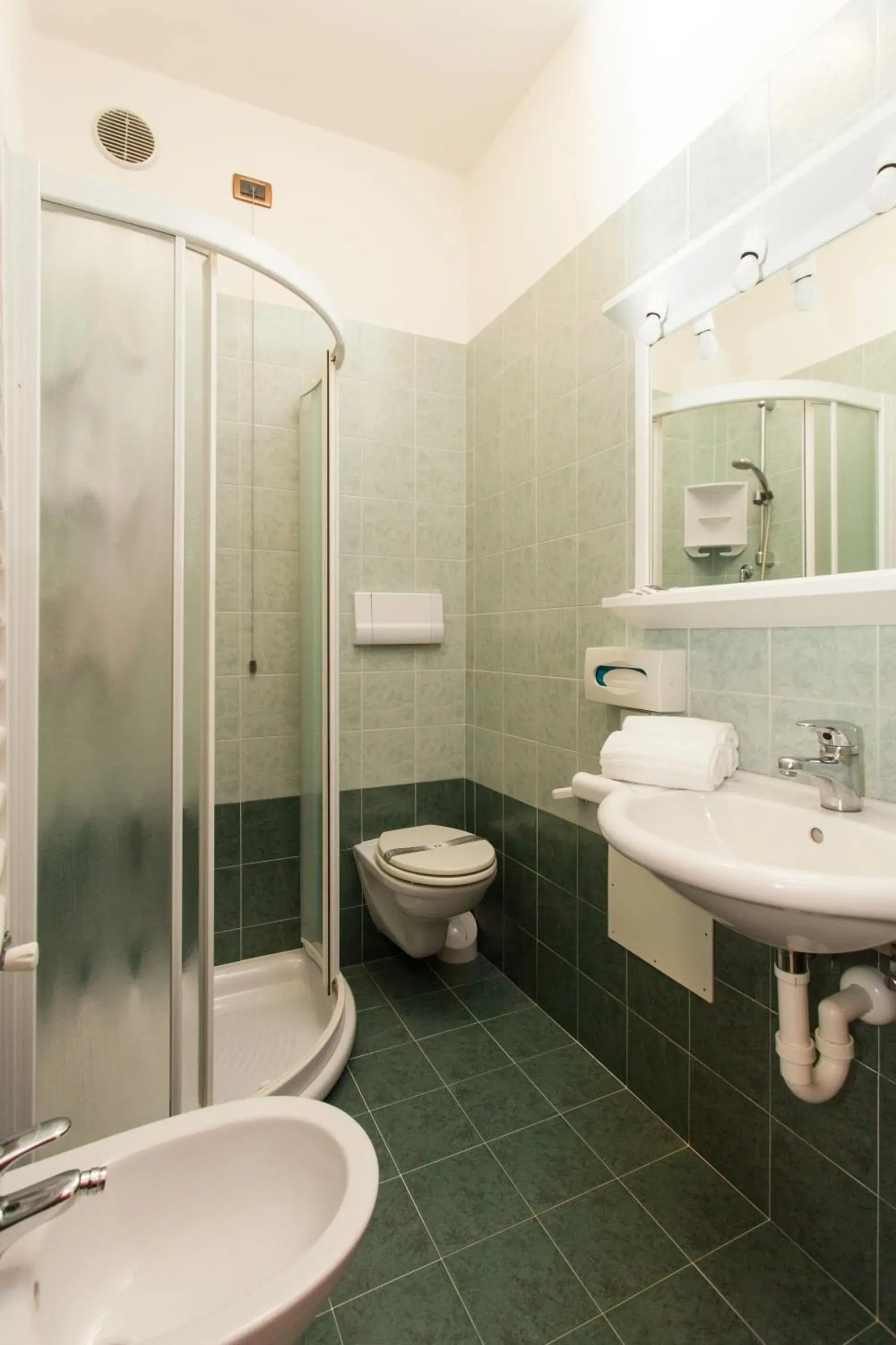 Bathroom in Regent's Hotel