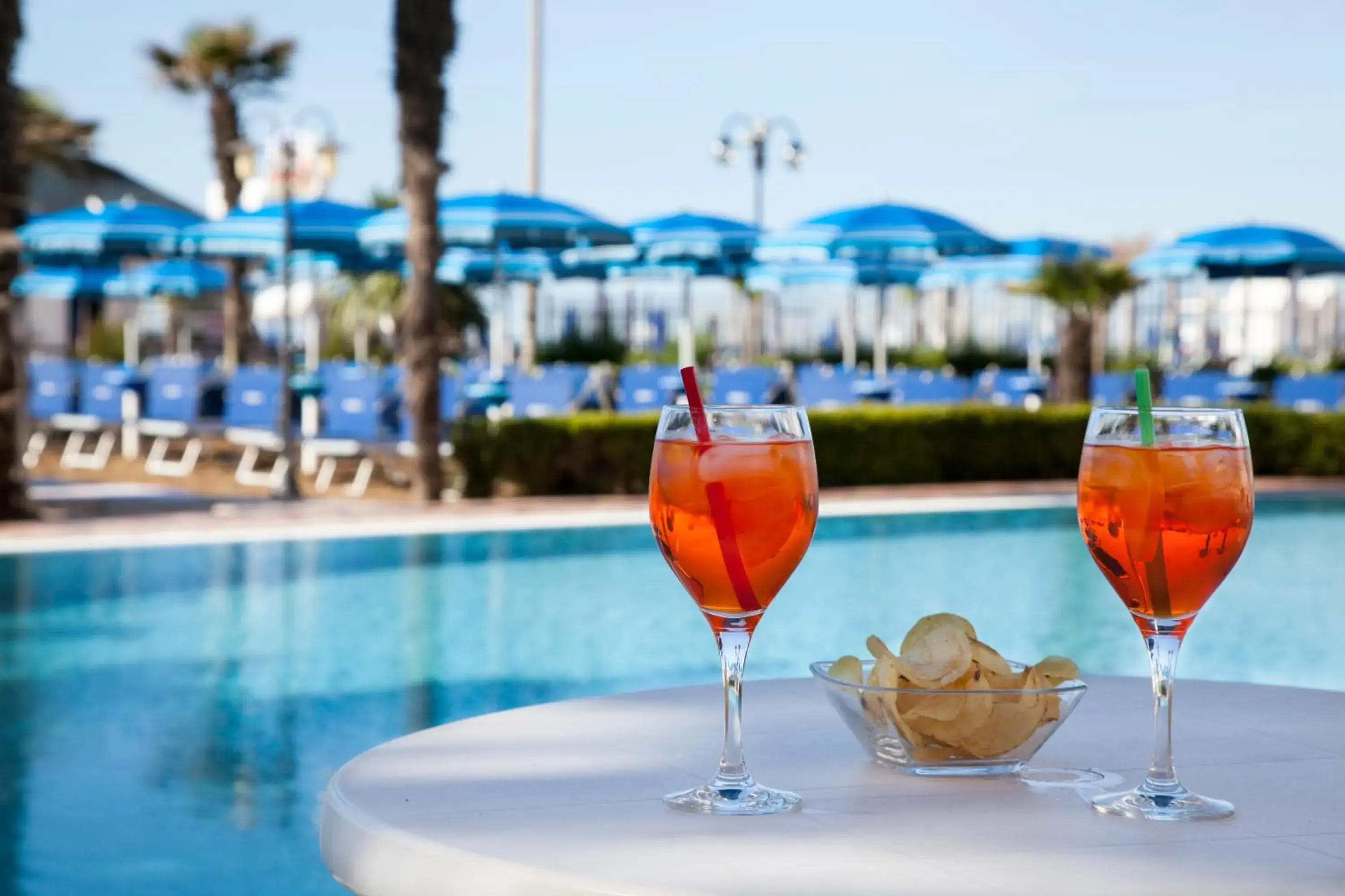 Swimming pool in Regent's Hotel