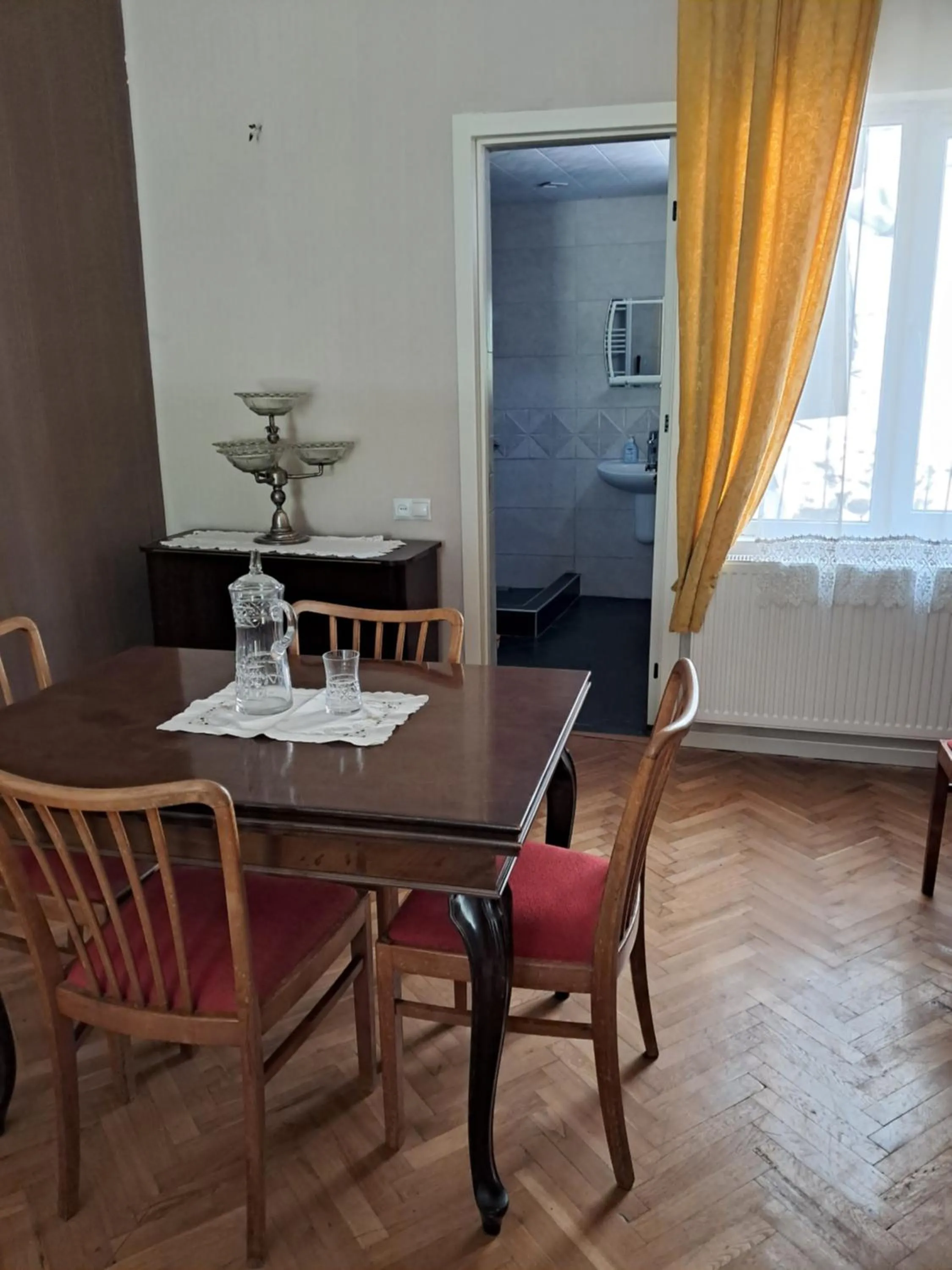 Guest House Ucha
