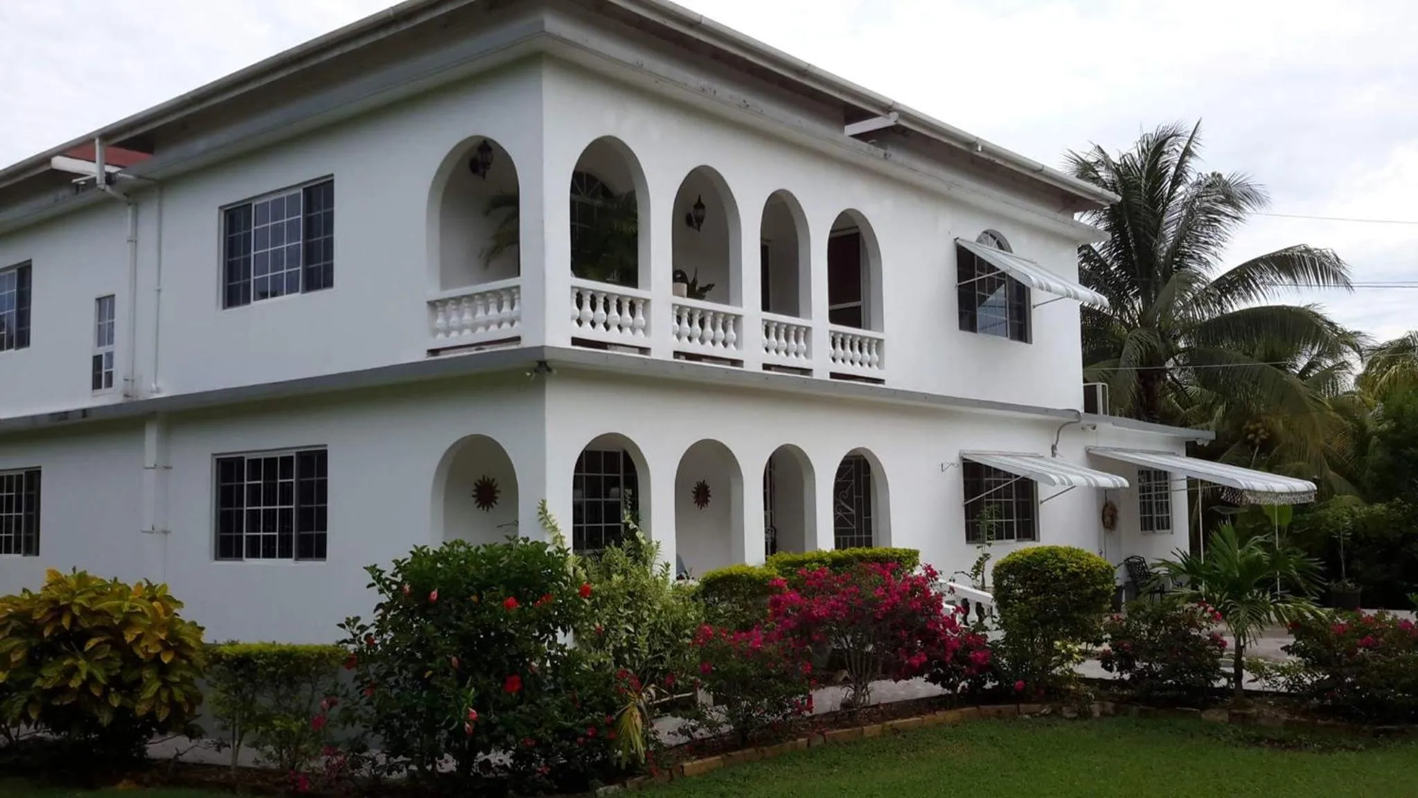 Property building in Lorenton Hideaway