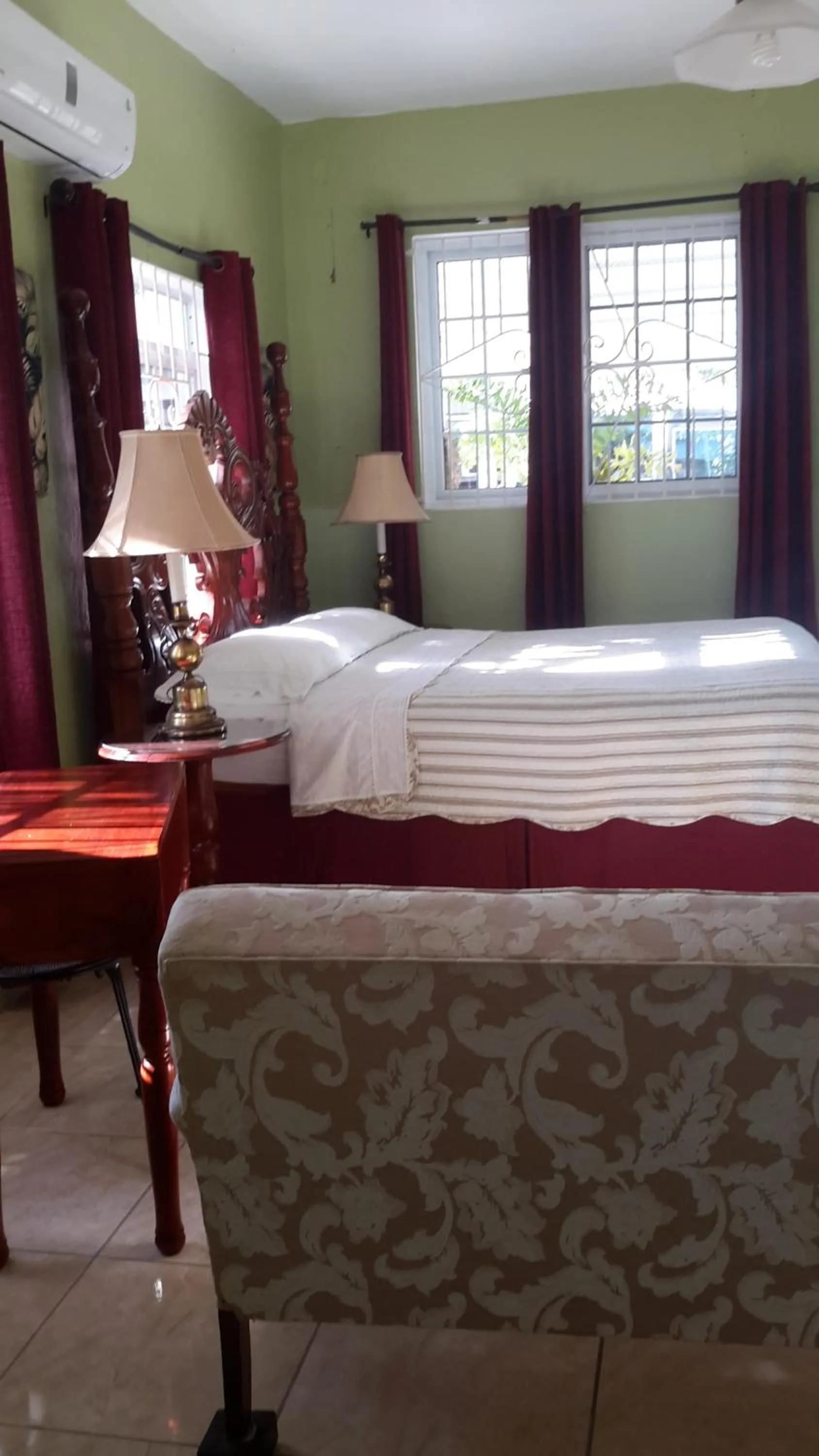 Bed in Lorenton Hideaway