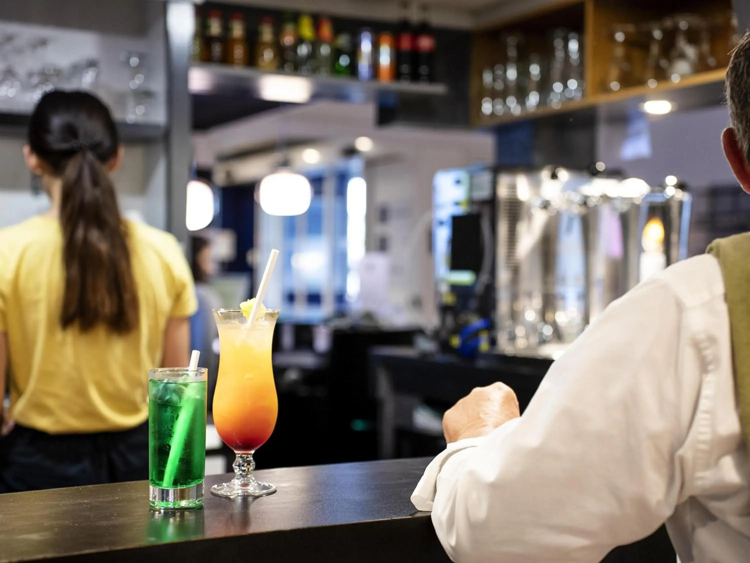 Lounge or bar in ibis Styles Quimper Lounge or bar in ibis Styles Quimper