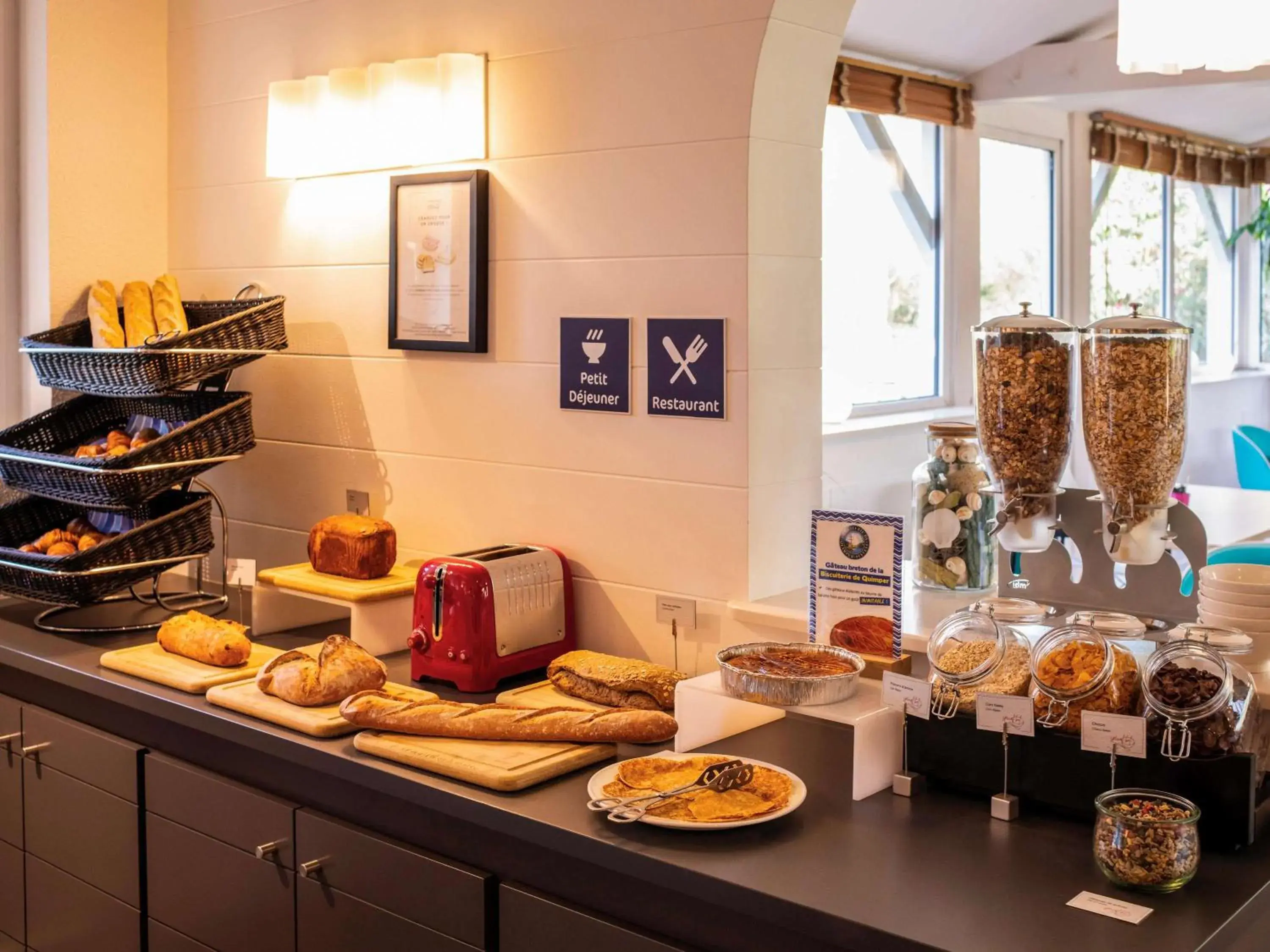 Restaurant/places to eat in ibis Styles Quimper Restaurant/places to eat in ibis Styles Quimper