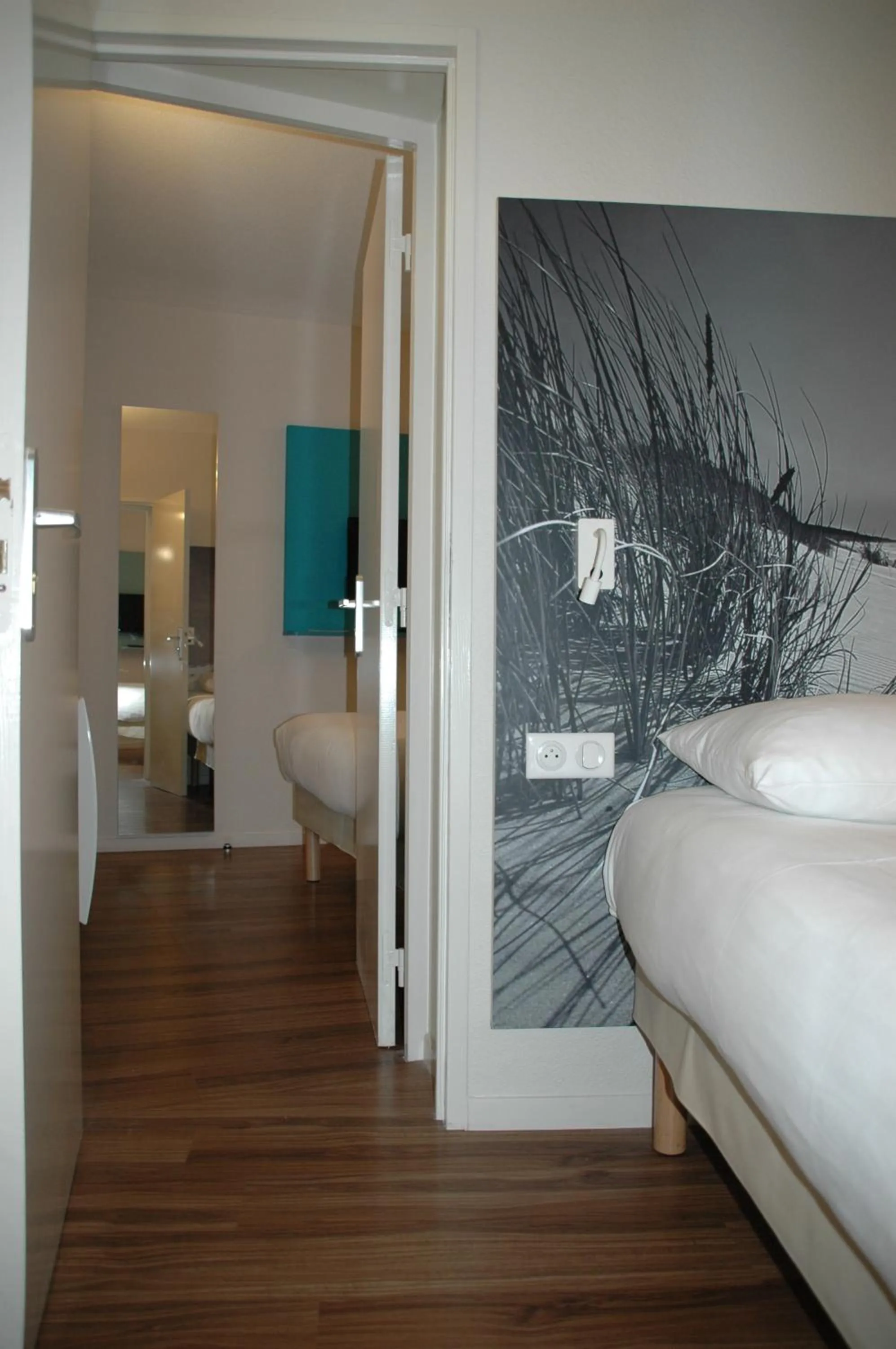 Bedroom, Bed in ibis Styles Quimper