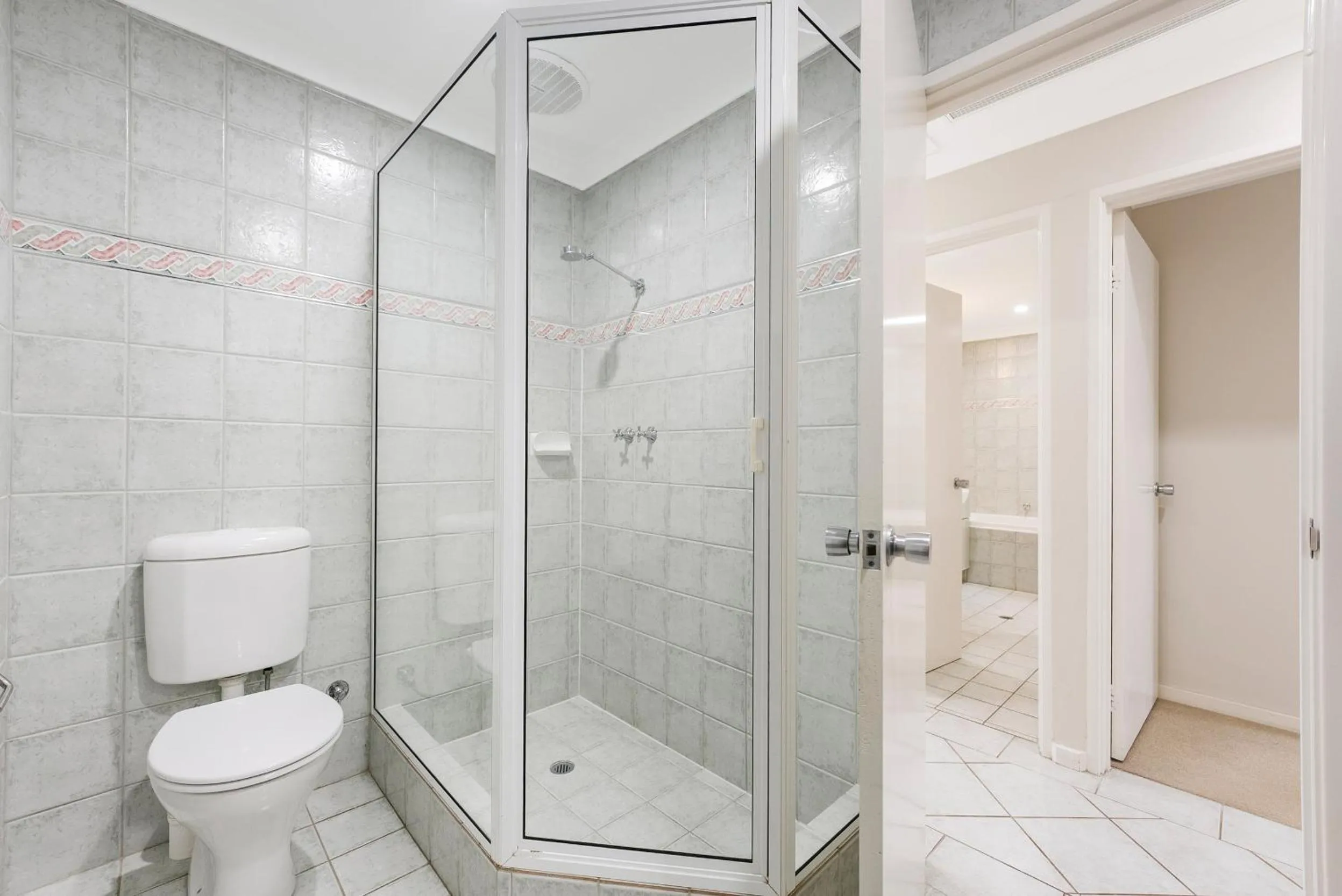 Shower in Mandurah Quay Resort