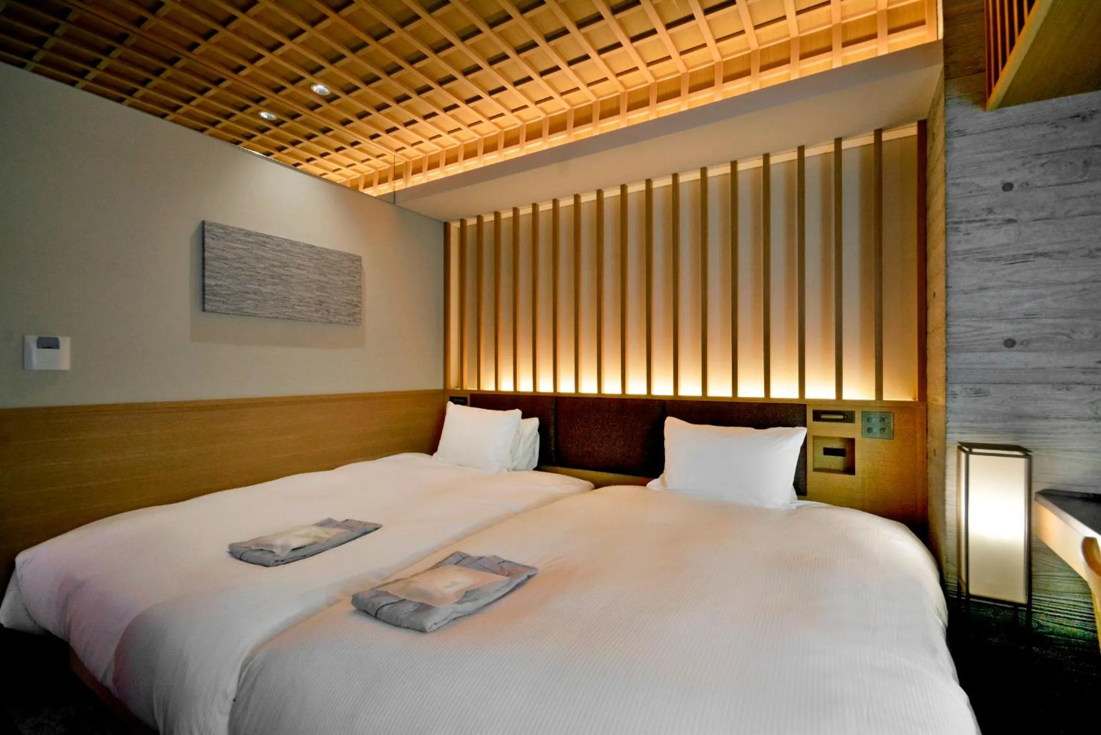 Photo of the whole room, Bed in HOTEL HILLARYS Akasaka