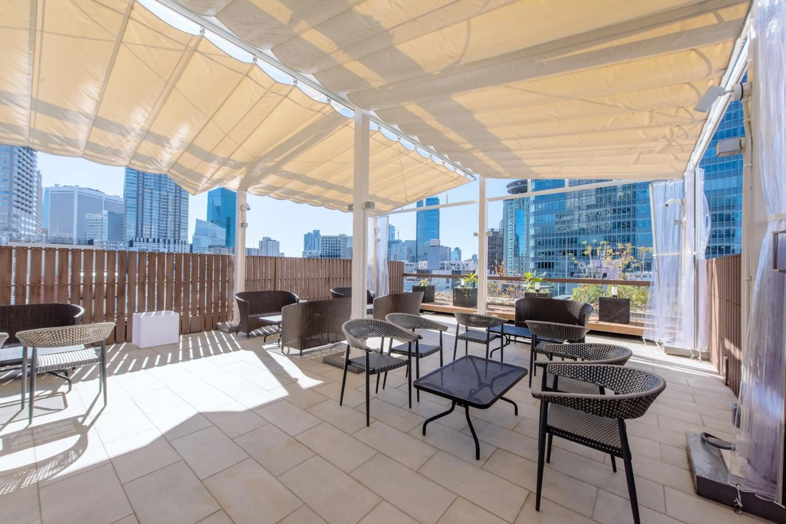 Restaurant/places to eat in HOTEL HILLARYS Akasaka