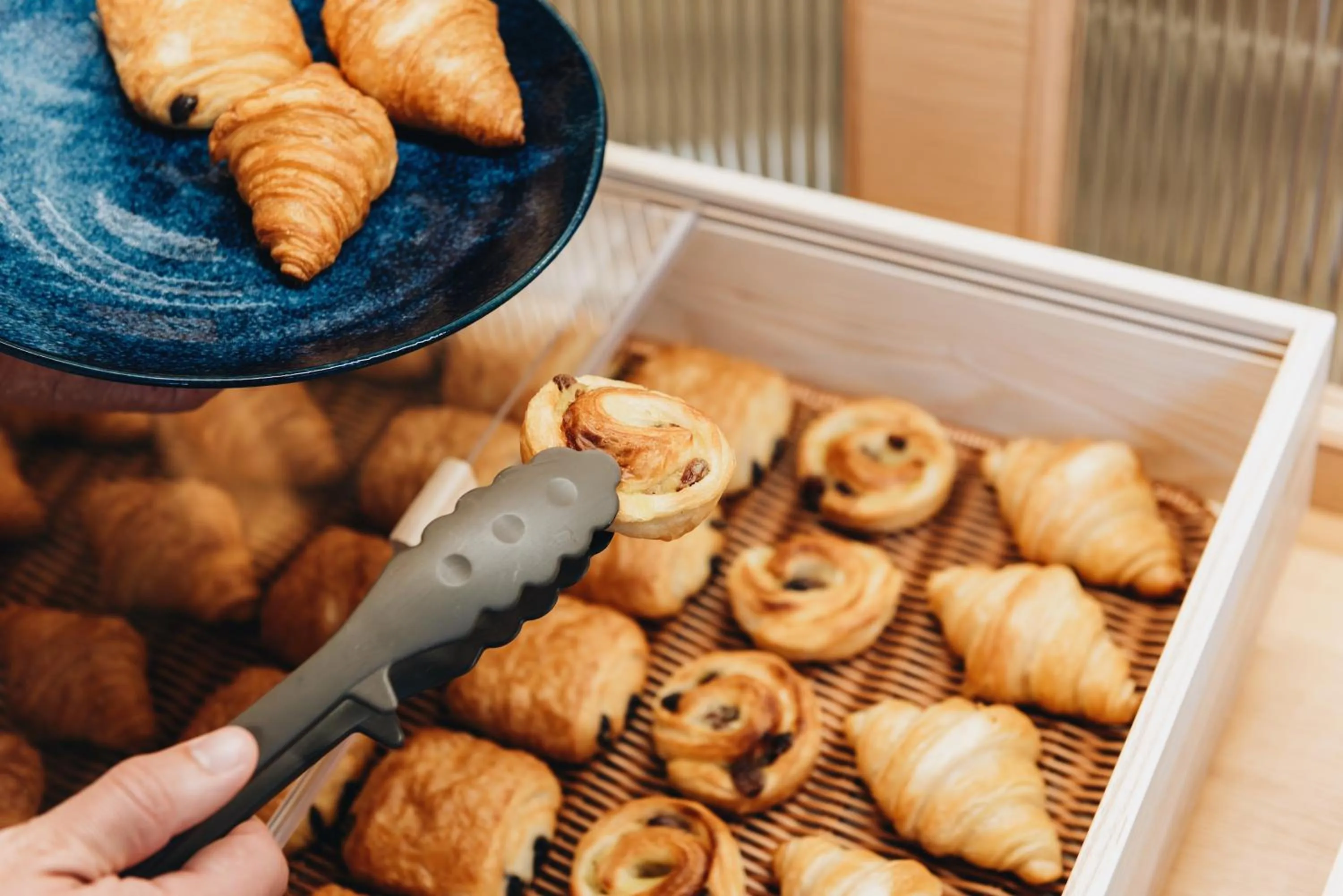 Restaurant/places to eat in HOTEL HILLARYS Akasaka