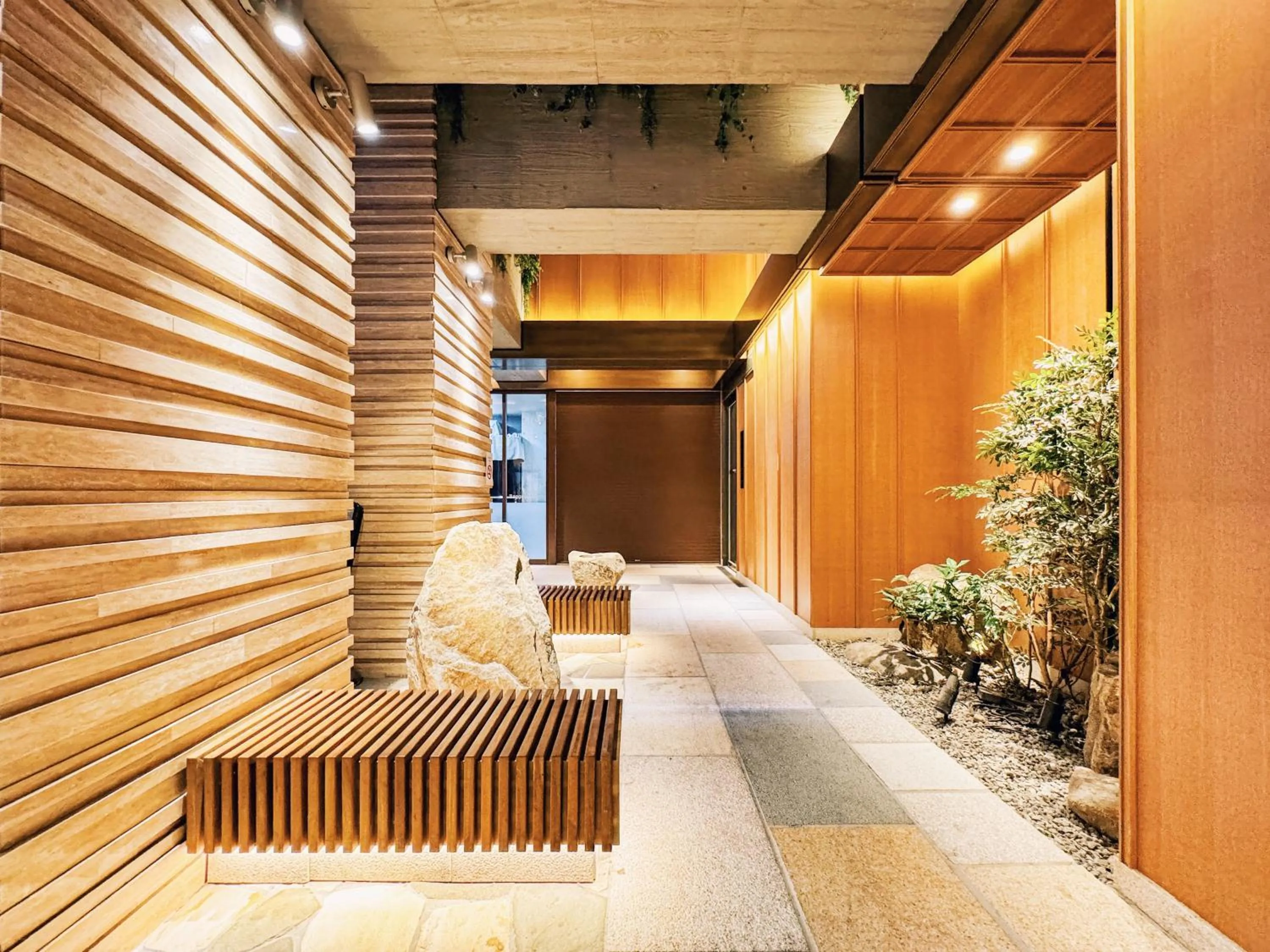 Property building in HOTEL HILLARYS Akasaka