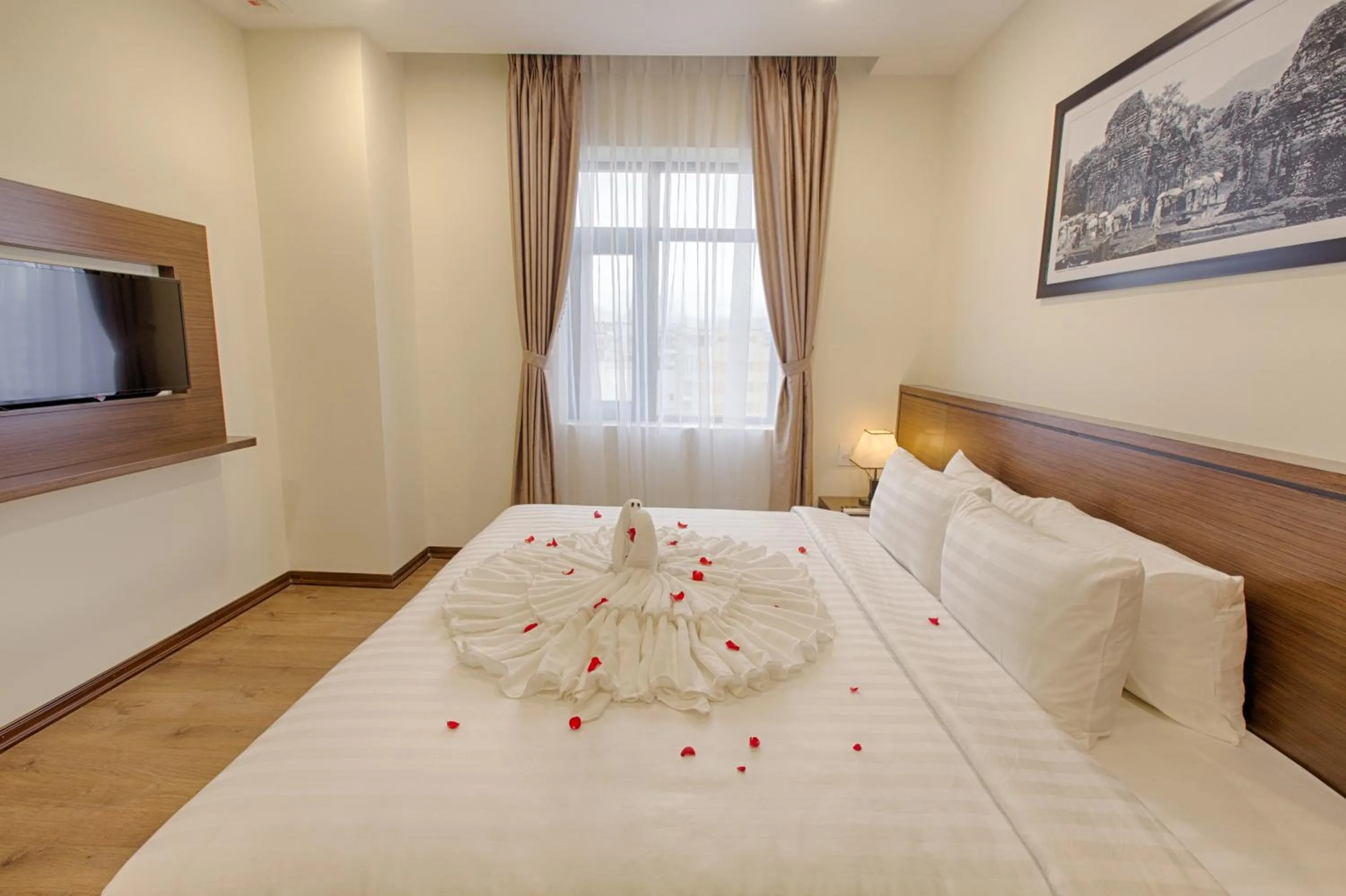Bedroom, Bed in Central Hotel & Spa Danang