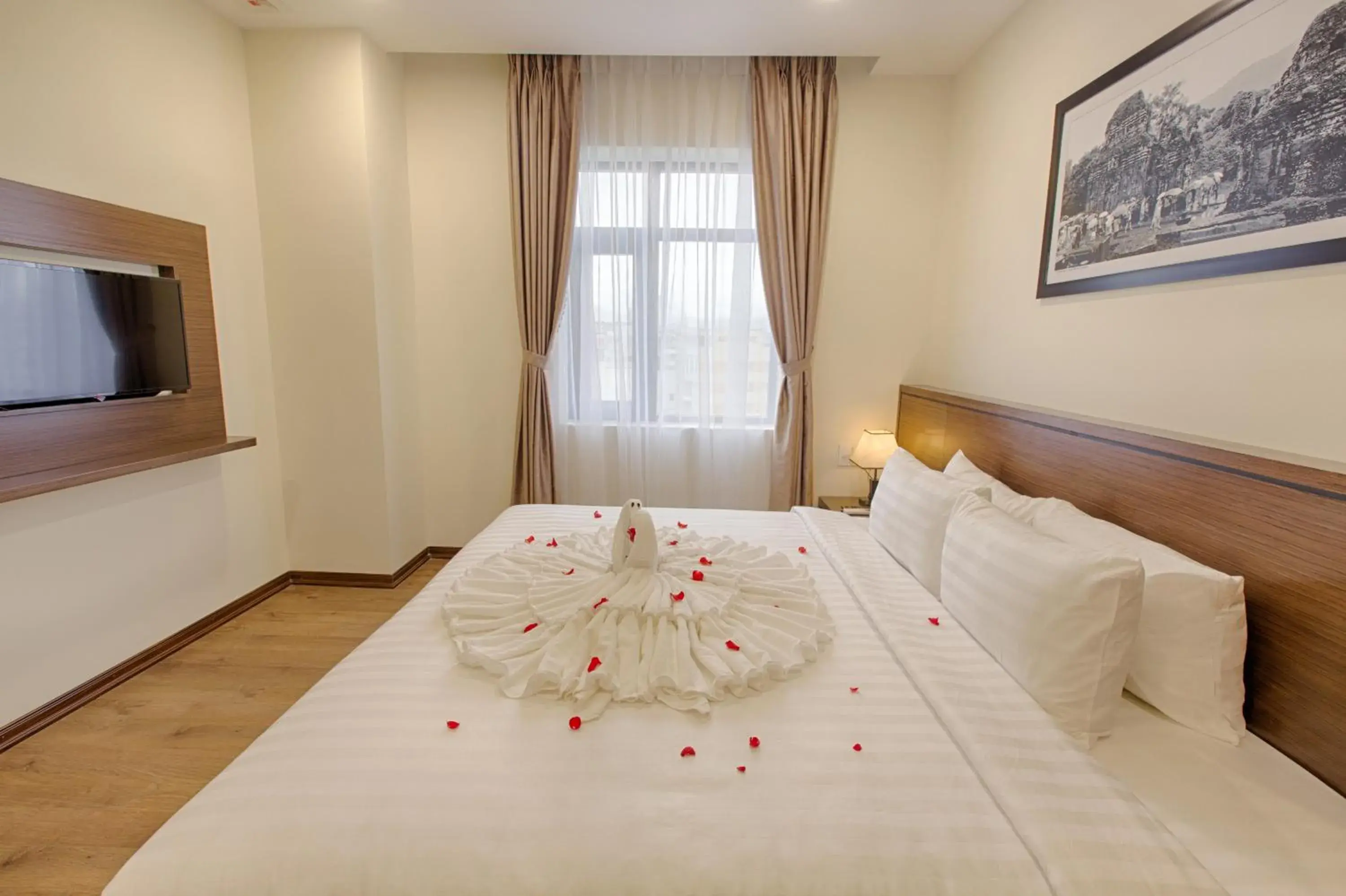 Superior Double Room in Central Hotel & Spa Danang Superior Double Room in Central Hotel & Spa Danang