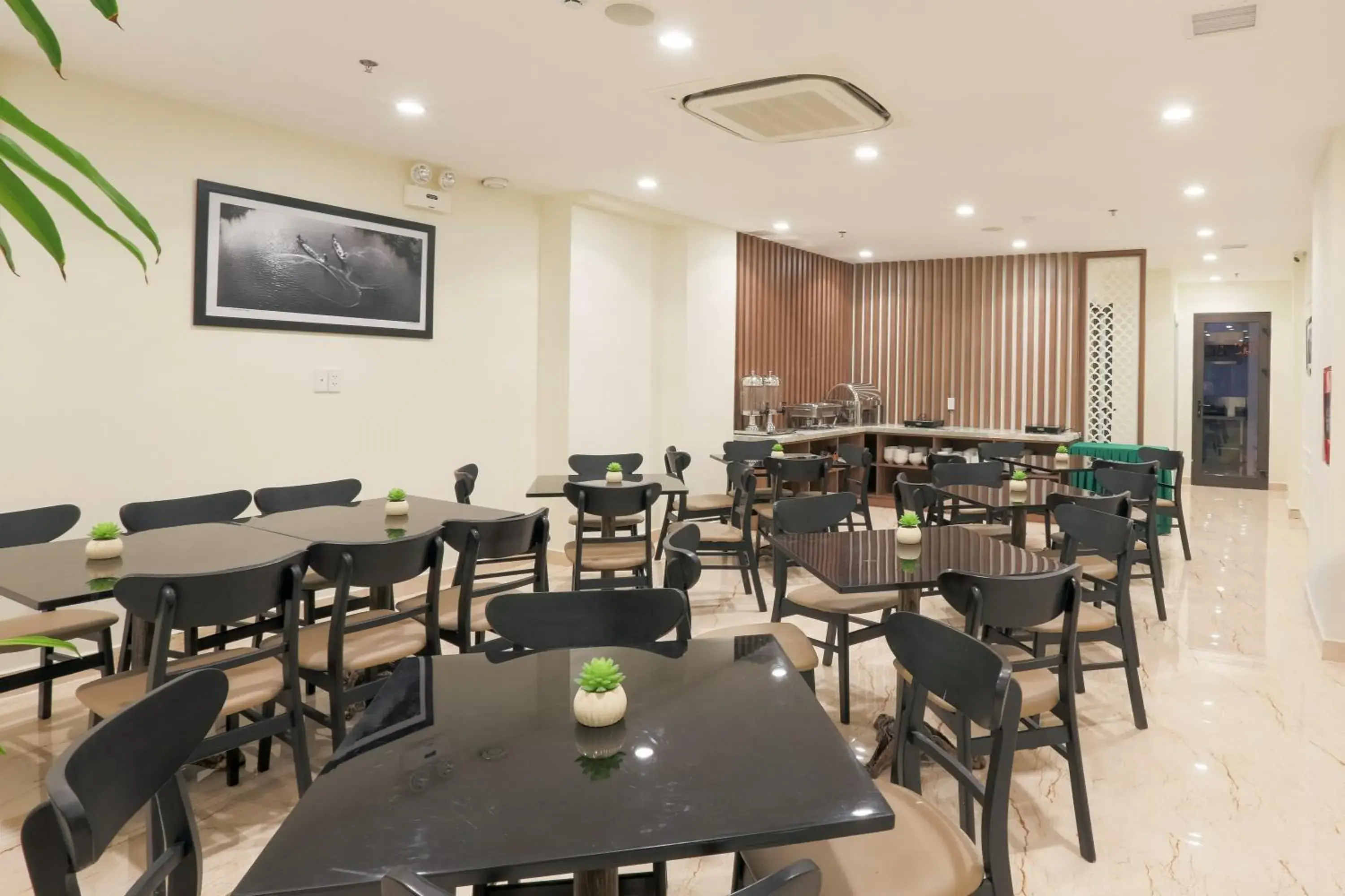 Restaurant/places to eat in Central Hotel & Spa Danang Restaurant/places to eat in Central Hotel & Spa Danang