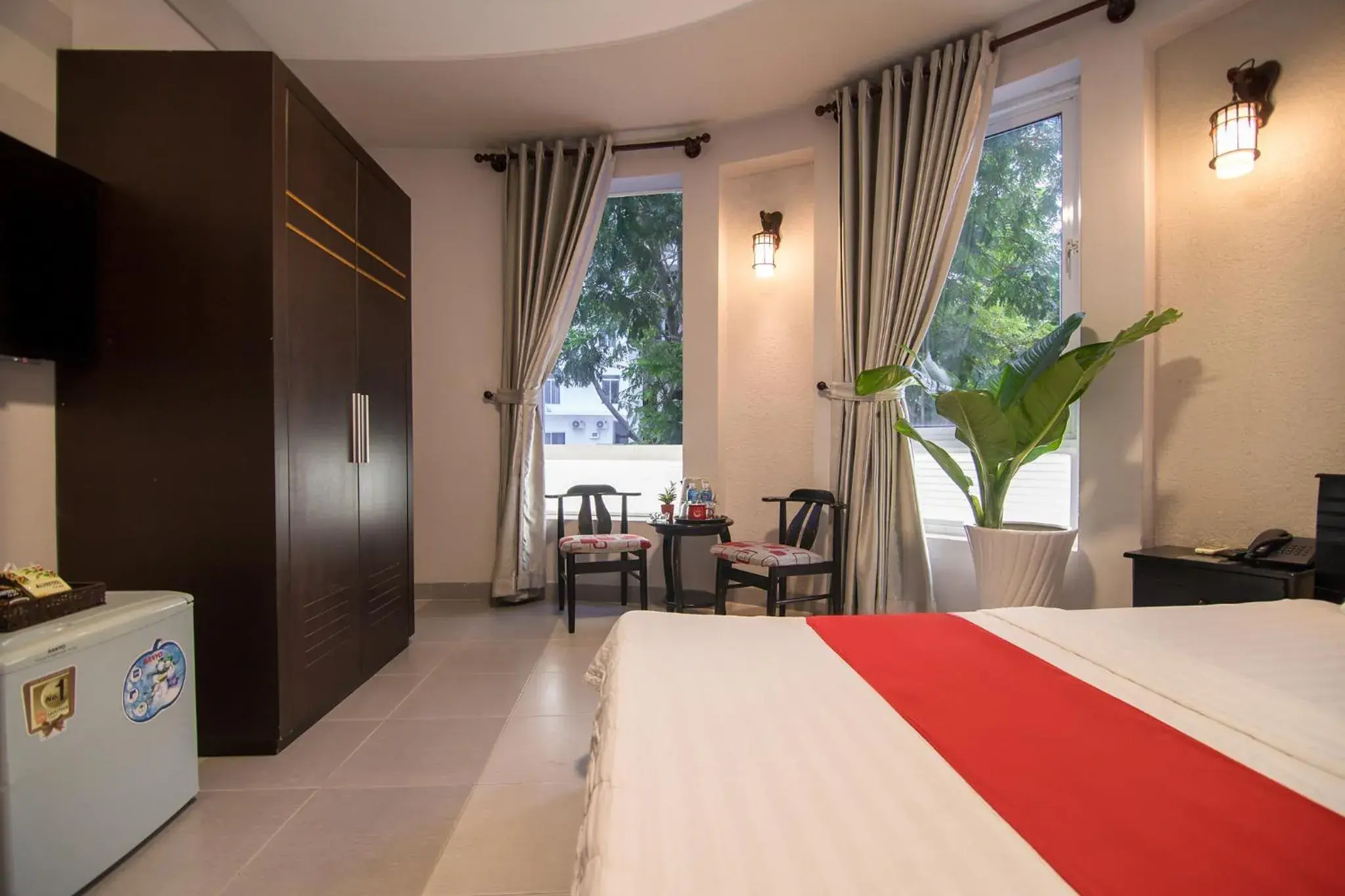 Photo of the whole room, Bed in Bin Bin Hotel 1 - Near RMIT University Photo of the whole room, Bed in Bin Bin Hotel 1 - Near RMIT University